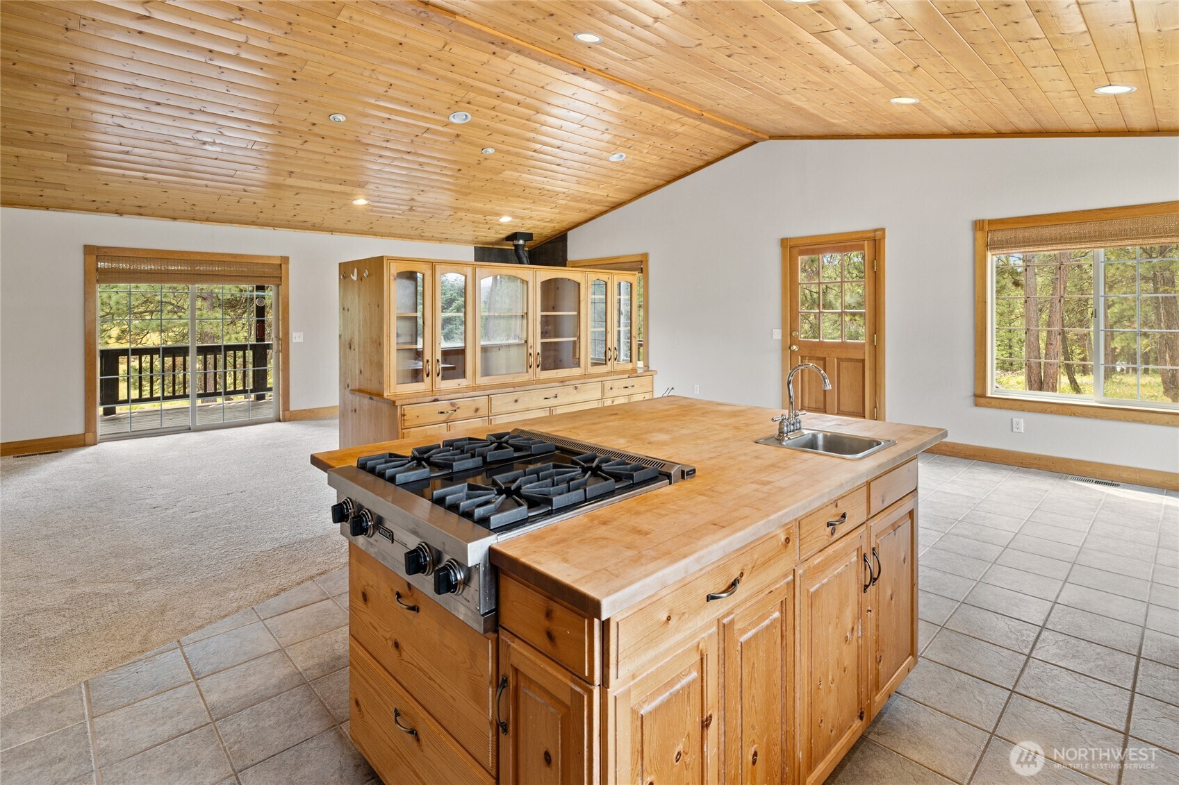 960 Forest Grove