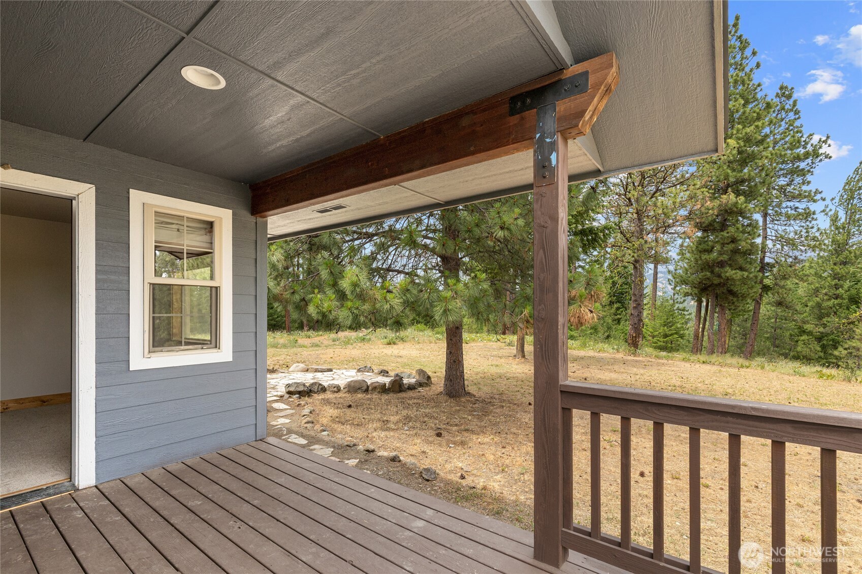 960 Forest Grove