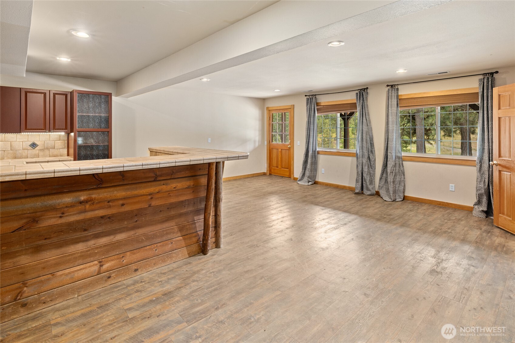 960 Forest Grove