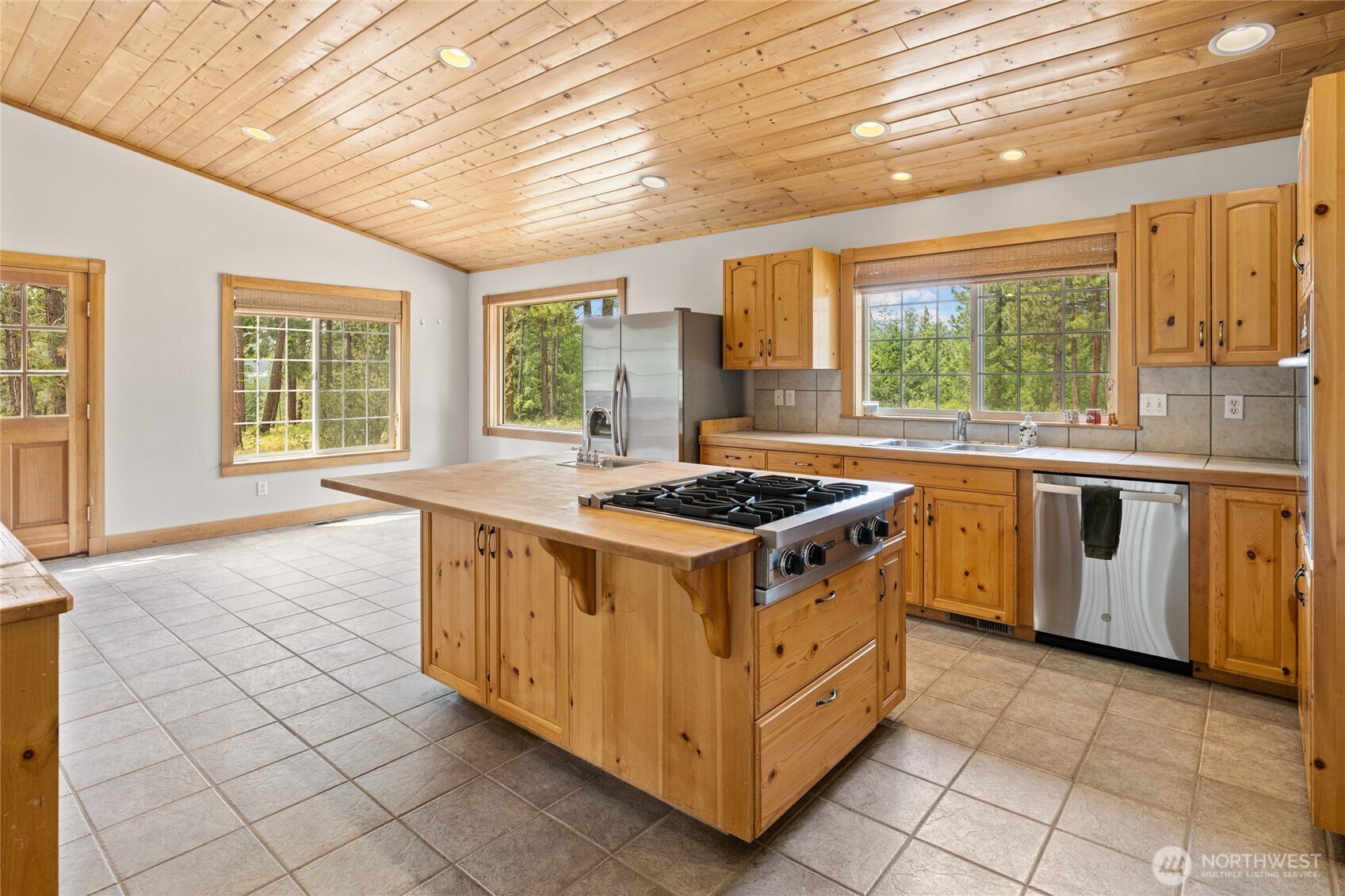 960 Forest Grove