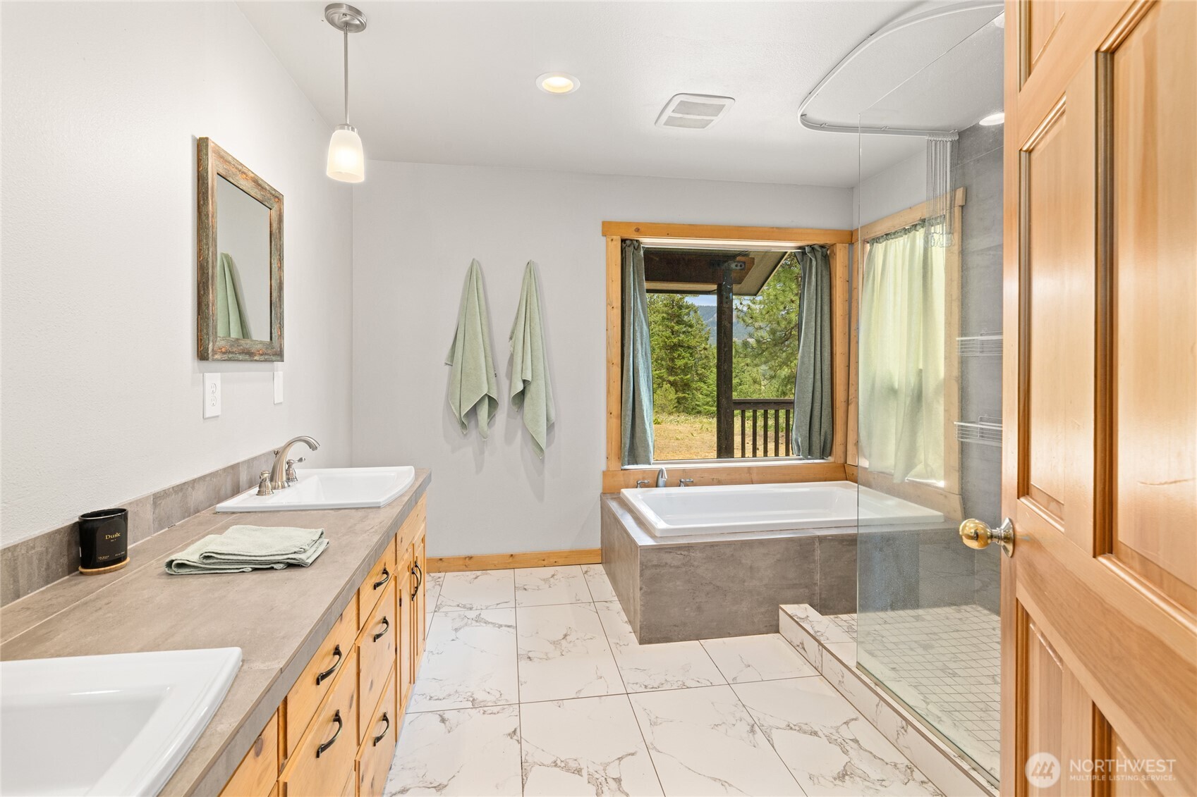 960 Forest Grove