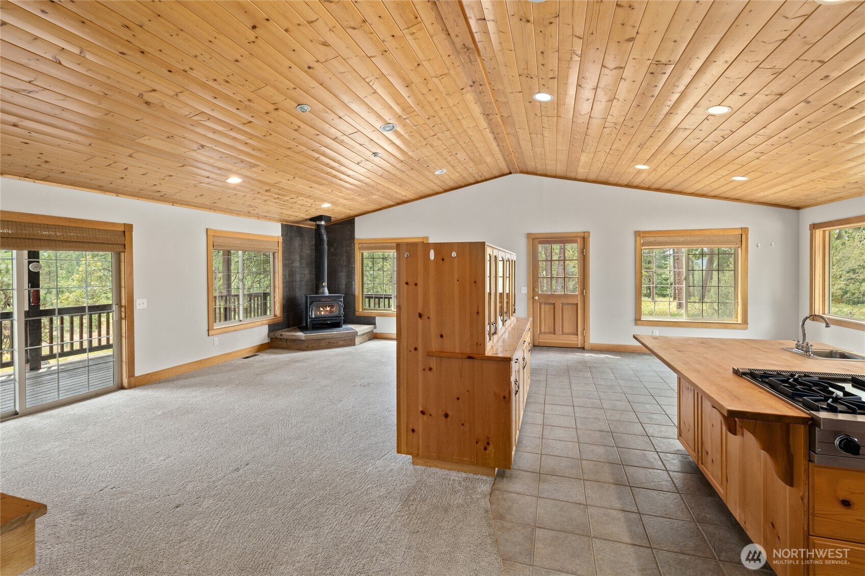 960 Forest Grove