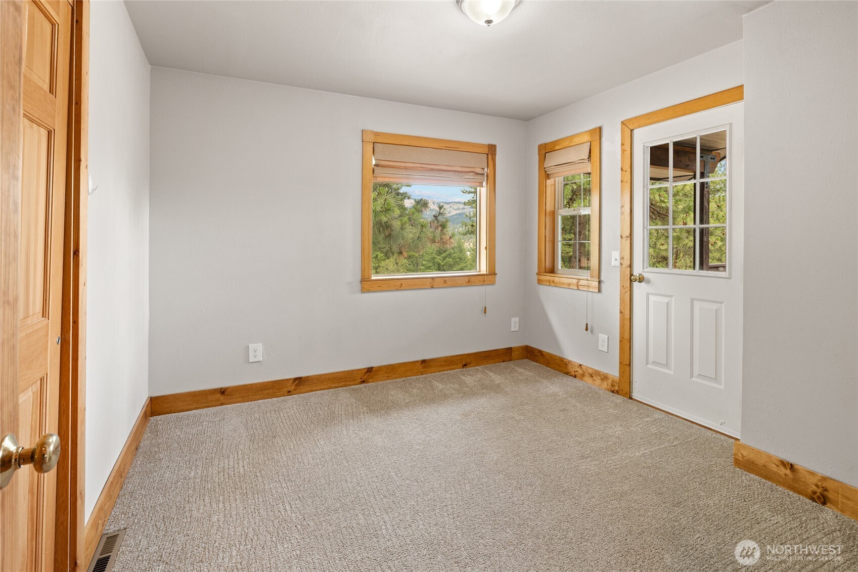 960 Forest Grove