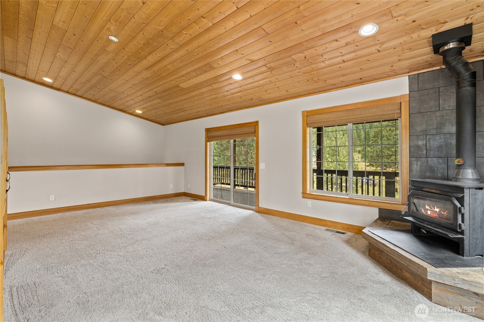 960 Forest Grove