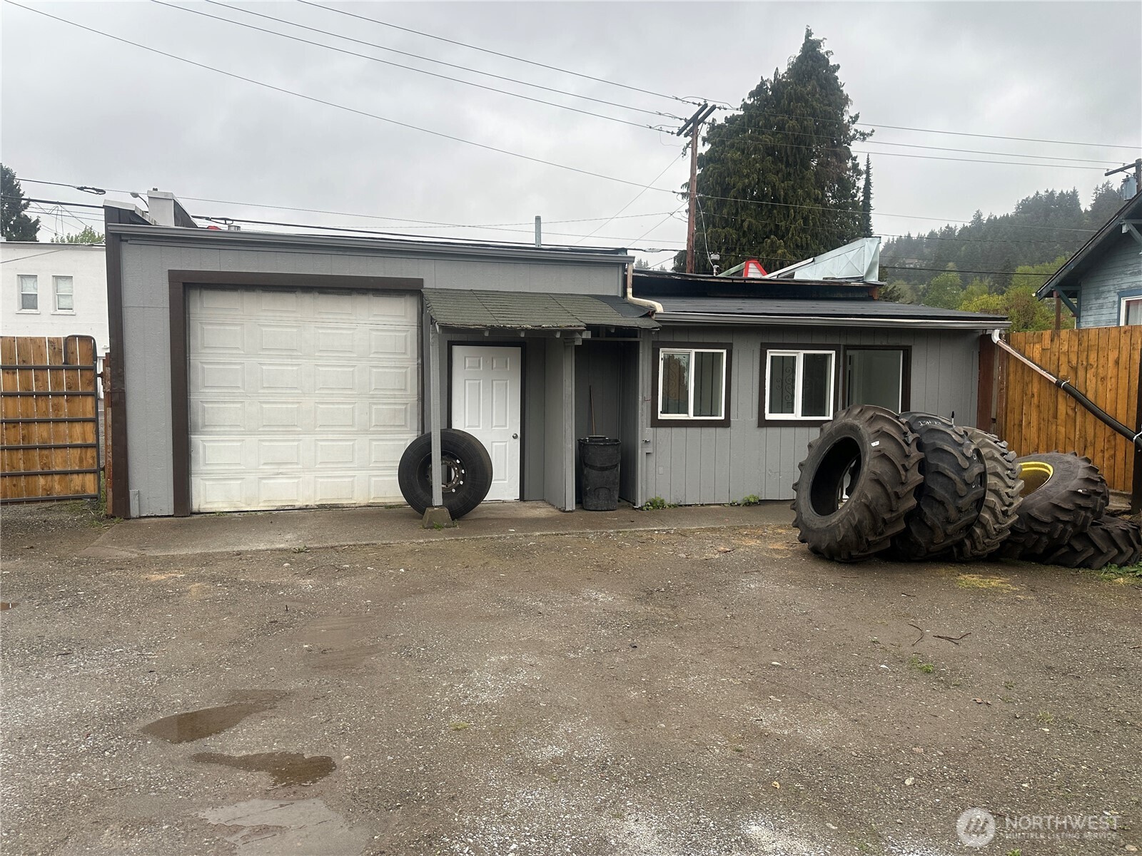 11022 Valley Avenue E