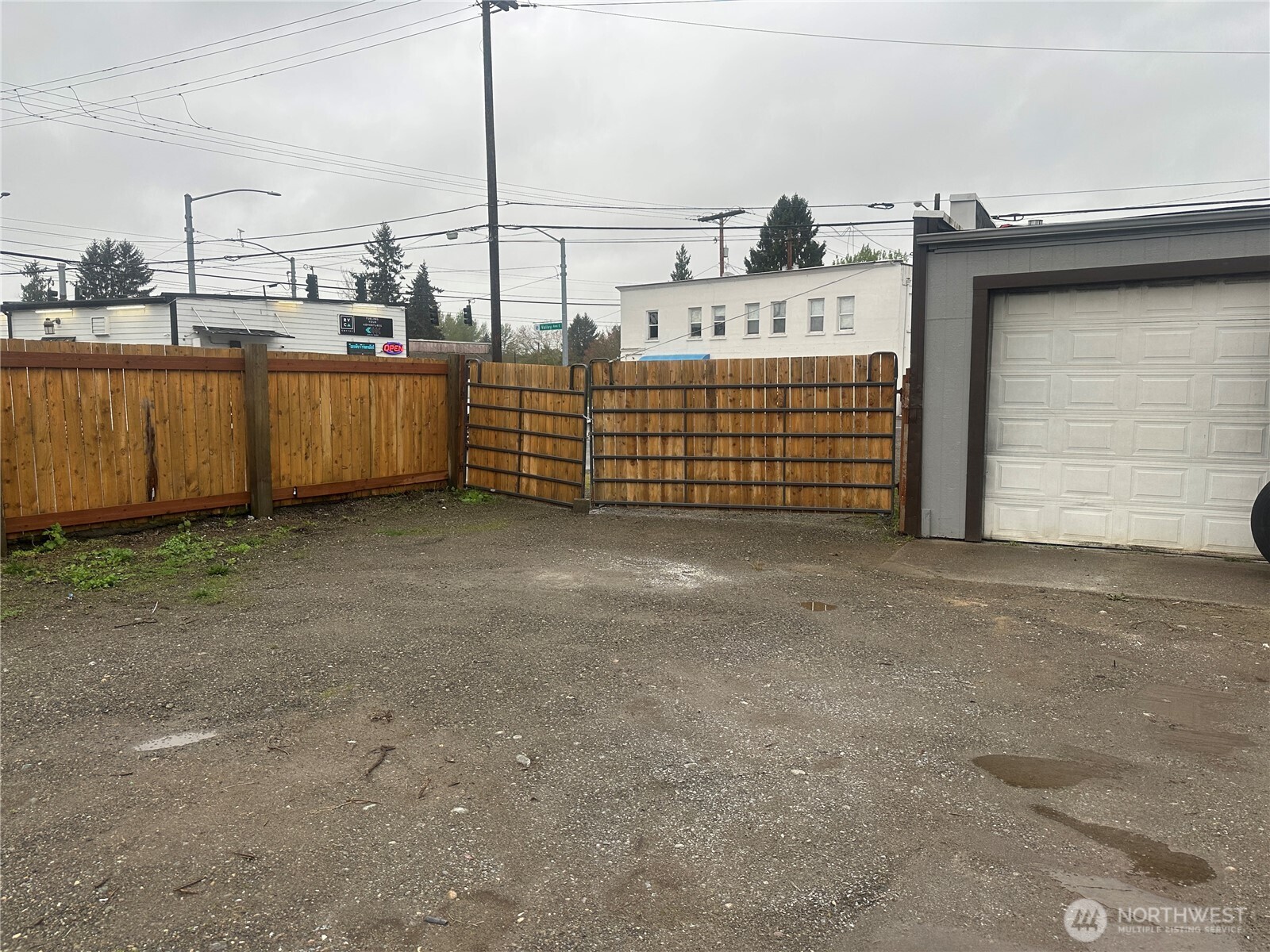 11022 Valley Avenue E