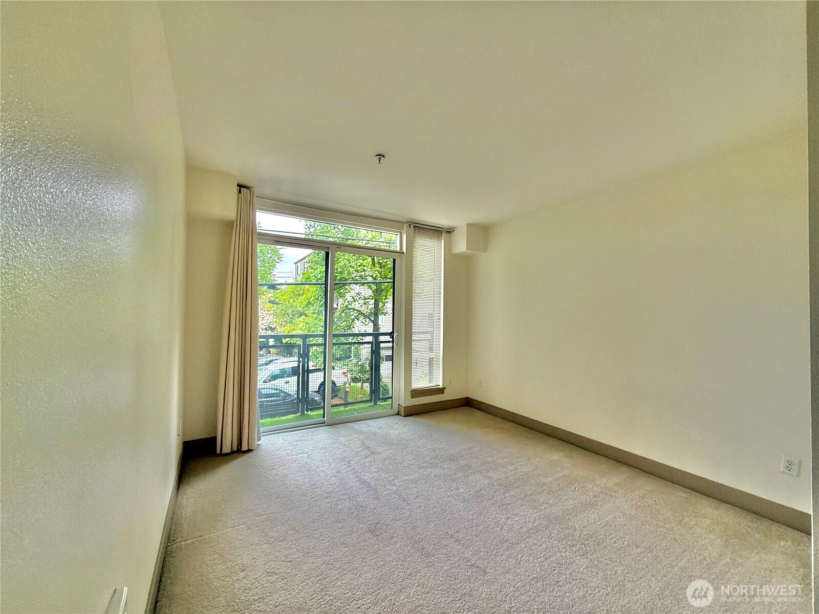 4547 8th Avenue NE Unit: 204