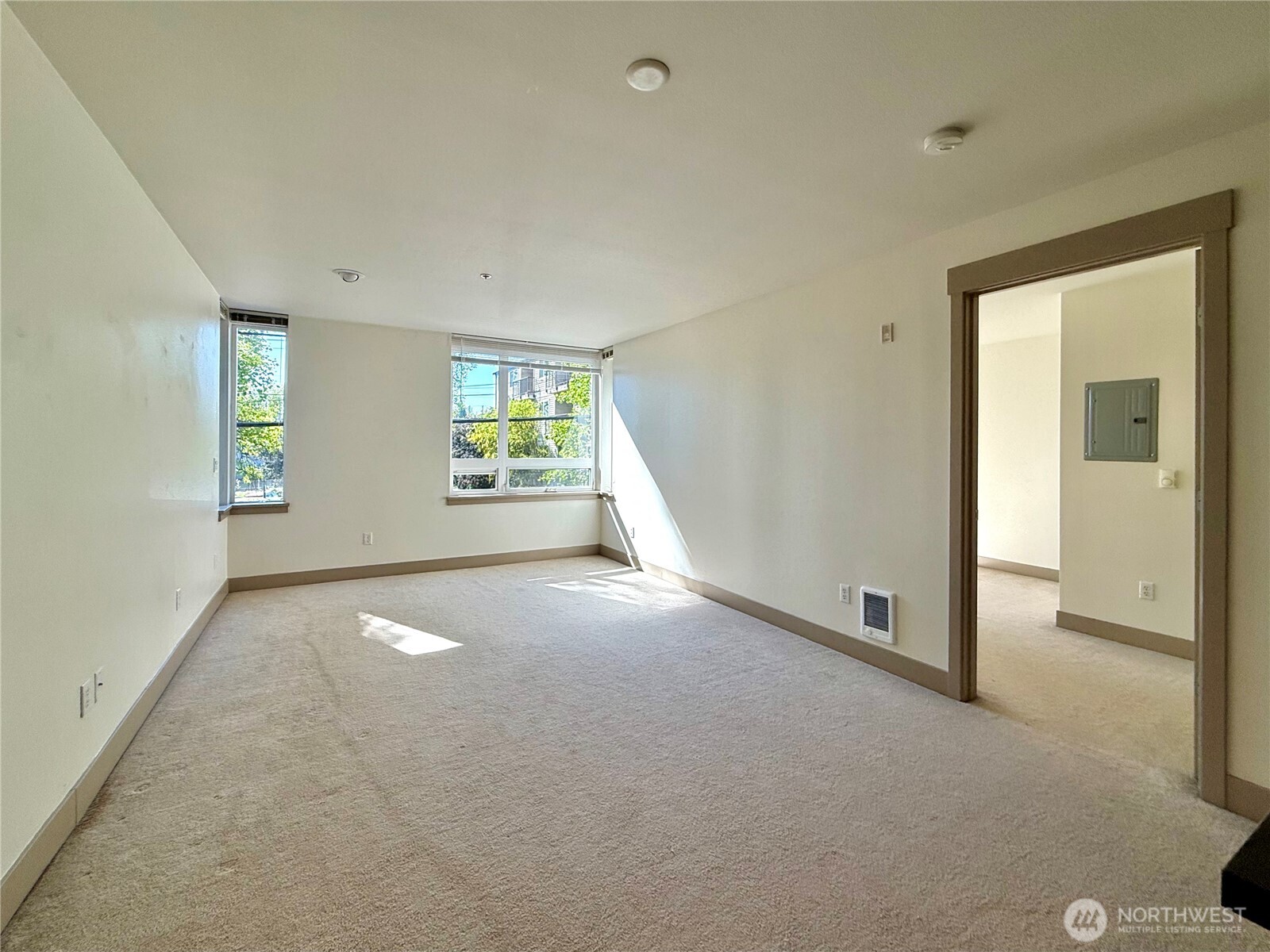 4547 8th Avenue NE Unit: 204