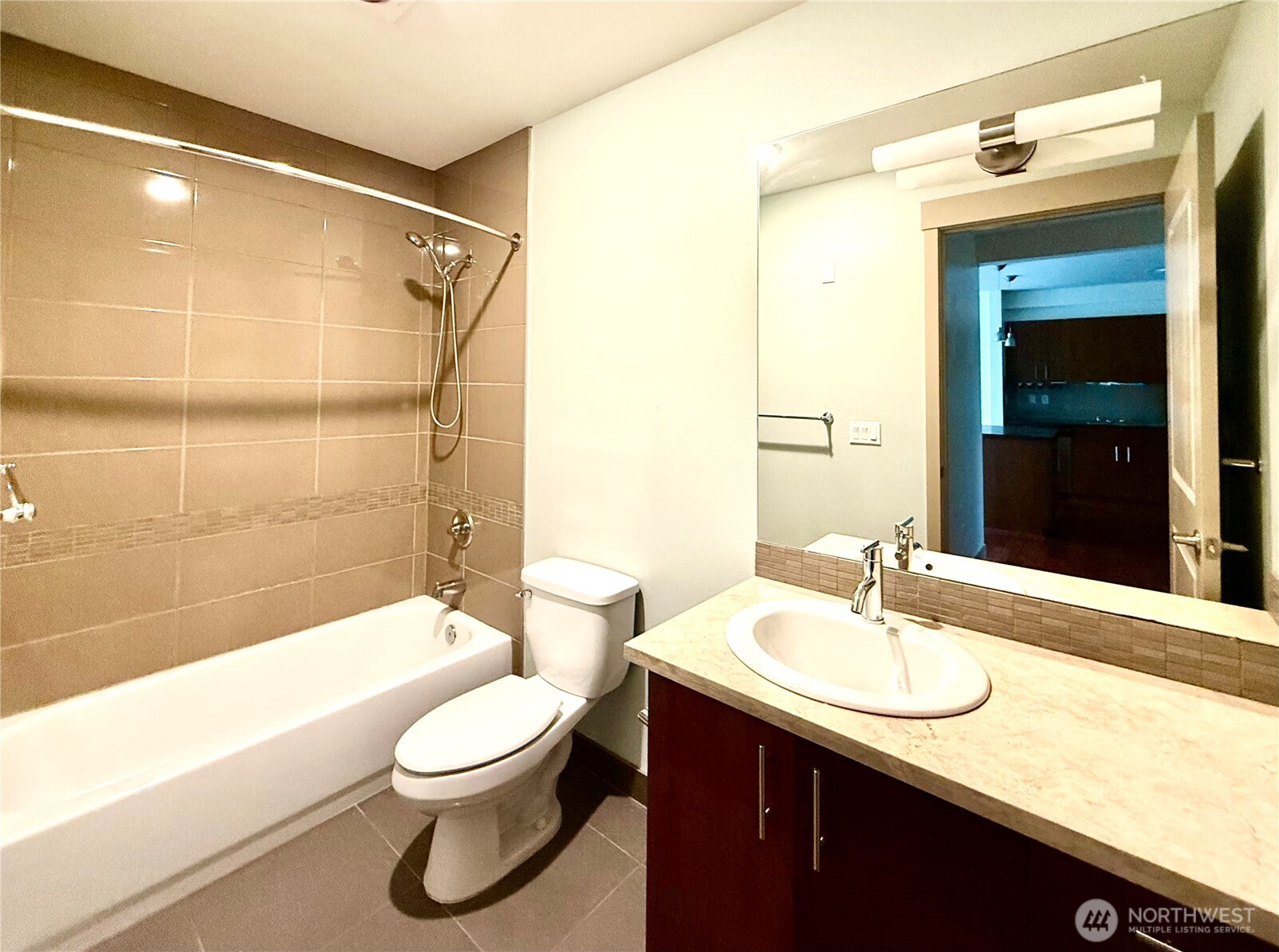 4547 8th Avenue NE Unit: 204