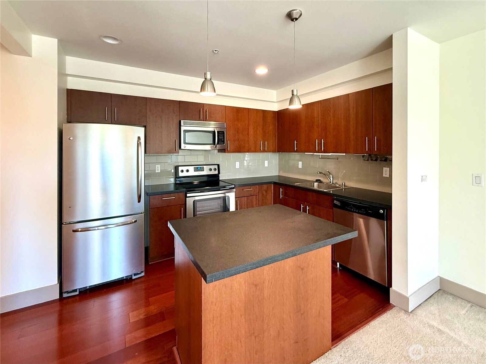 4547 8th Avenue NE Unit: 204