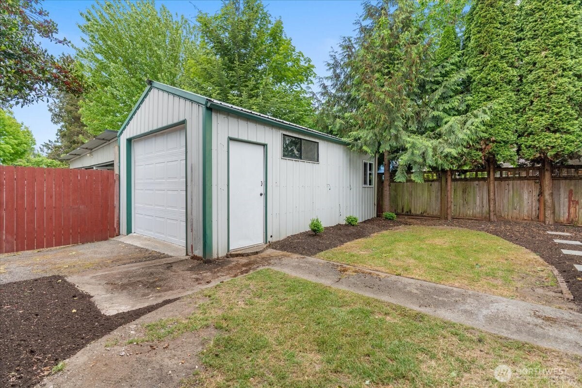 810 Veneta Avenue