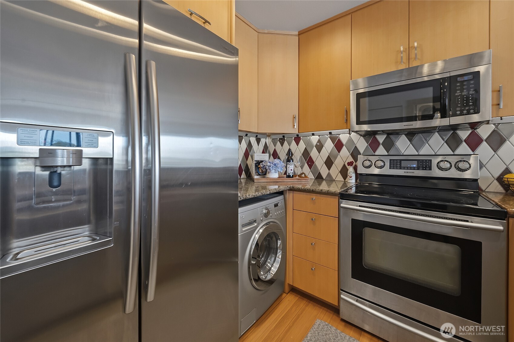 211 Summit Avenue E Unit: 405
