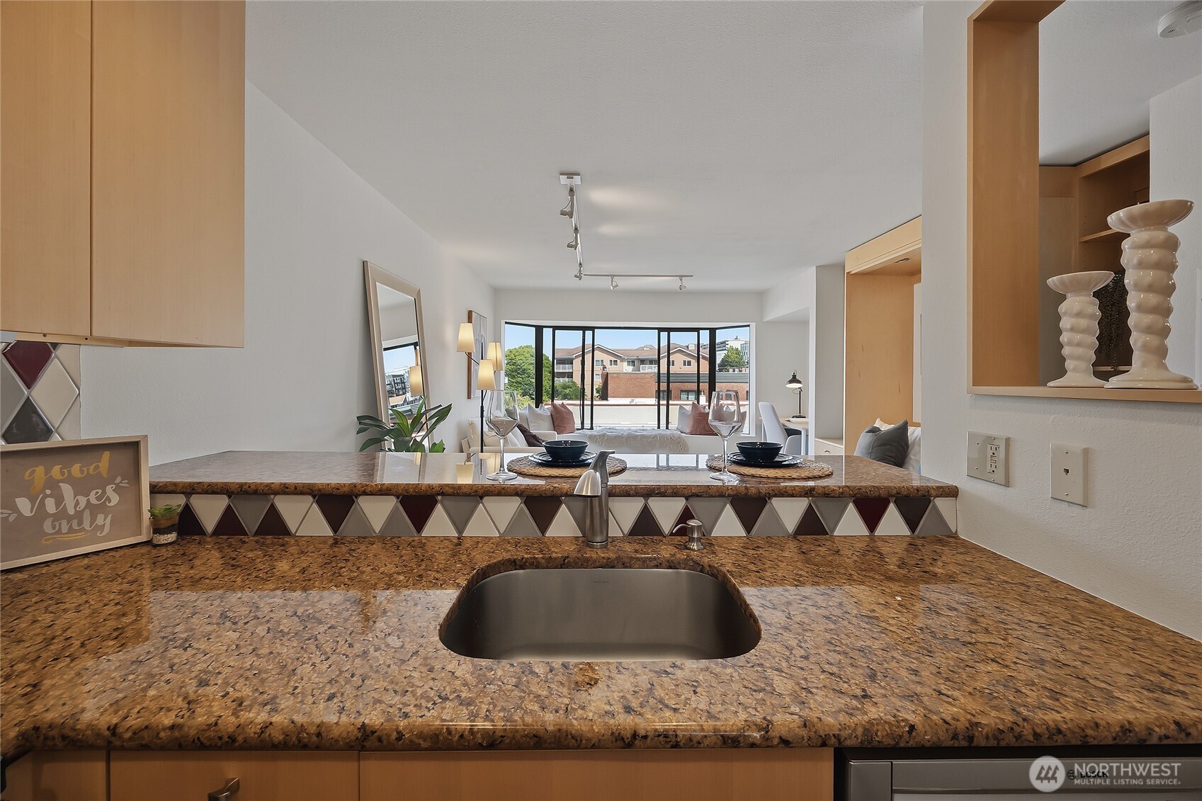 211 Summit Avenue E Unit: 405