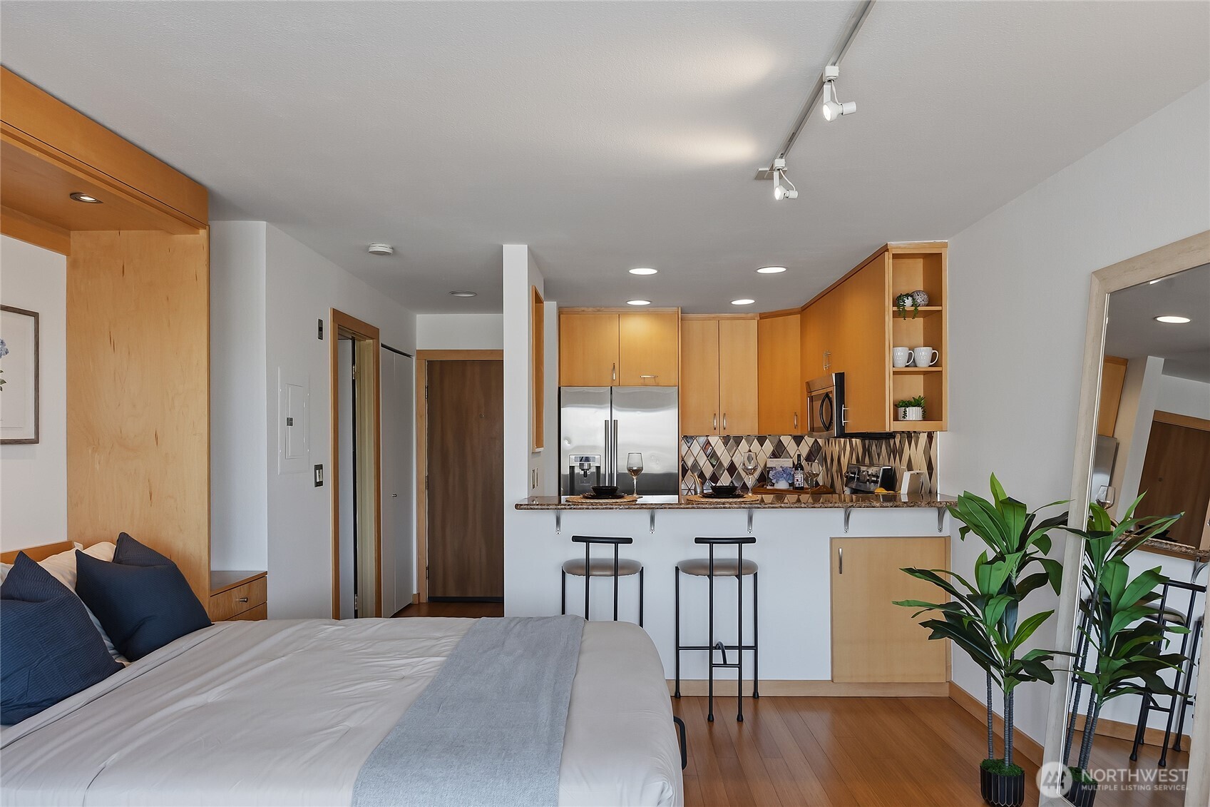 211 Summit Avenue E Unit: 405