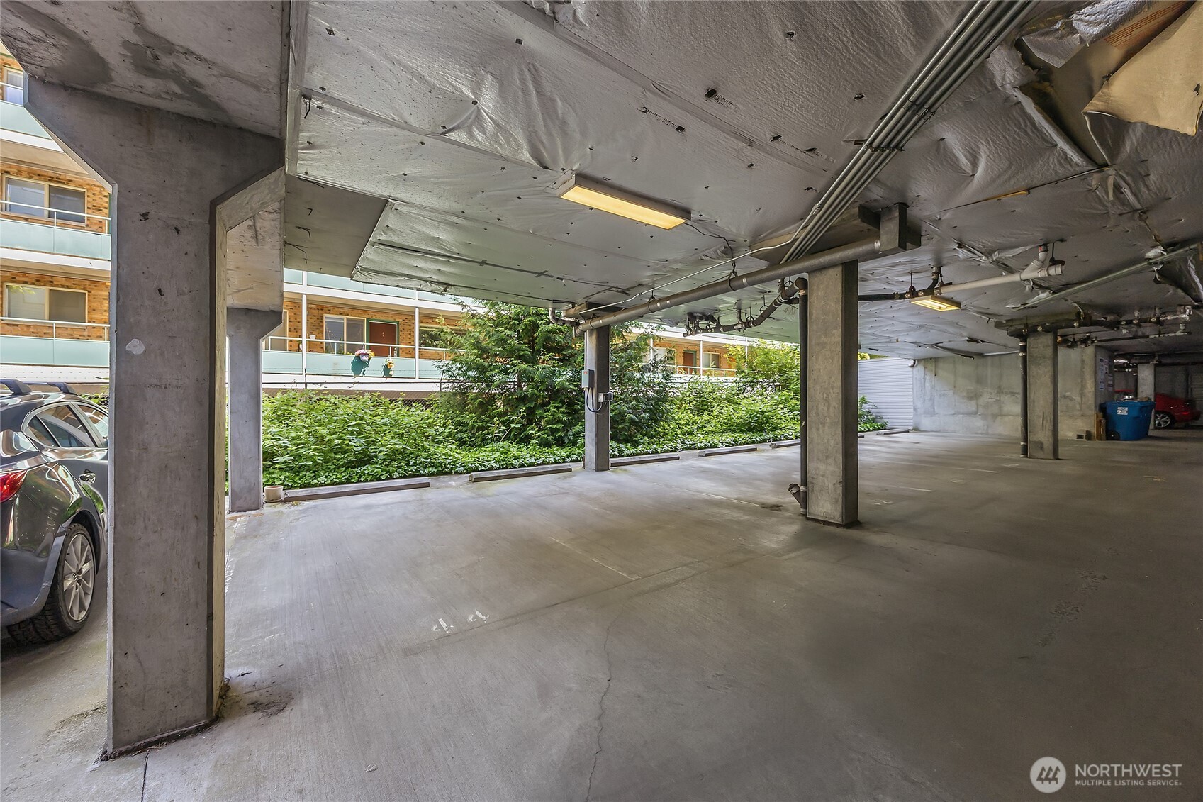 211 Summit Avenue E Unit: 405
