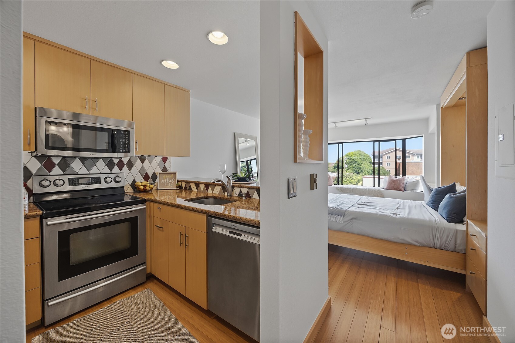 211 Summit Avenue E Unit: 405