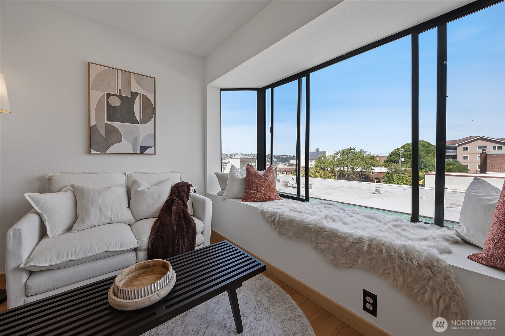 211 Summit Avenue E Unit: 405