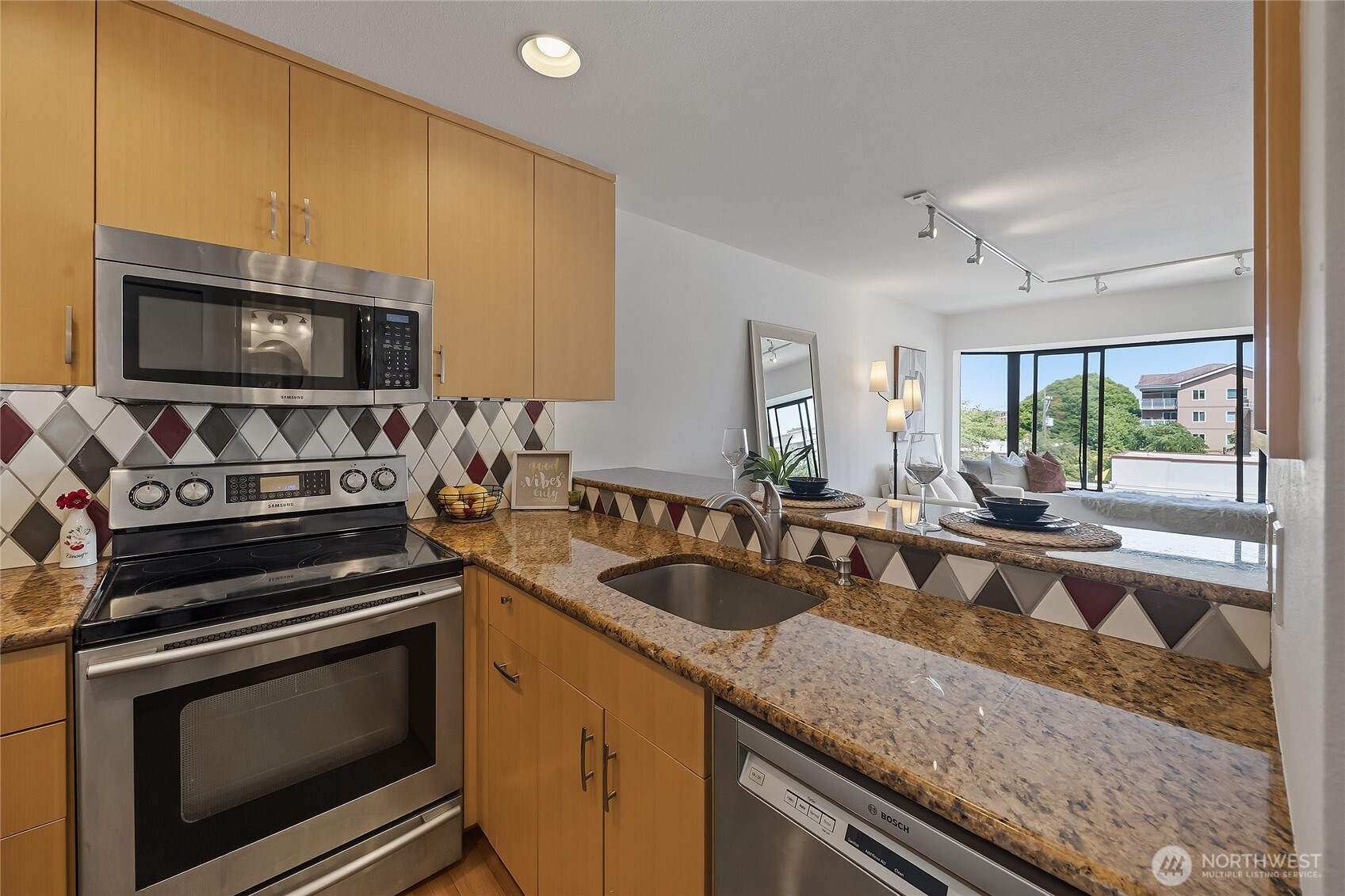 211 Summit Avenue E Unit: 405