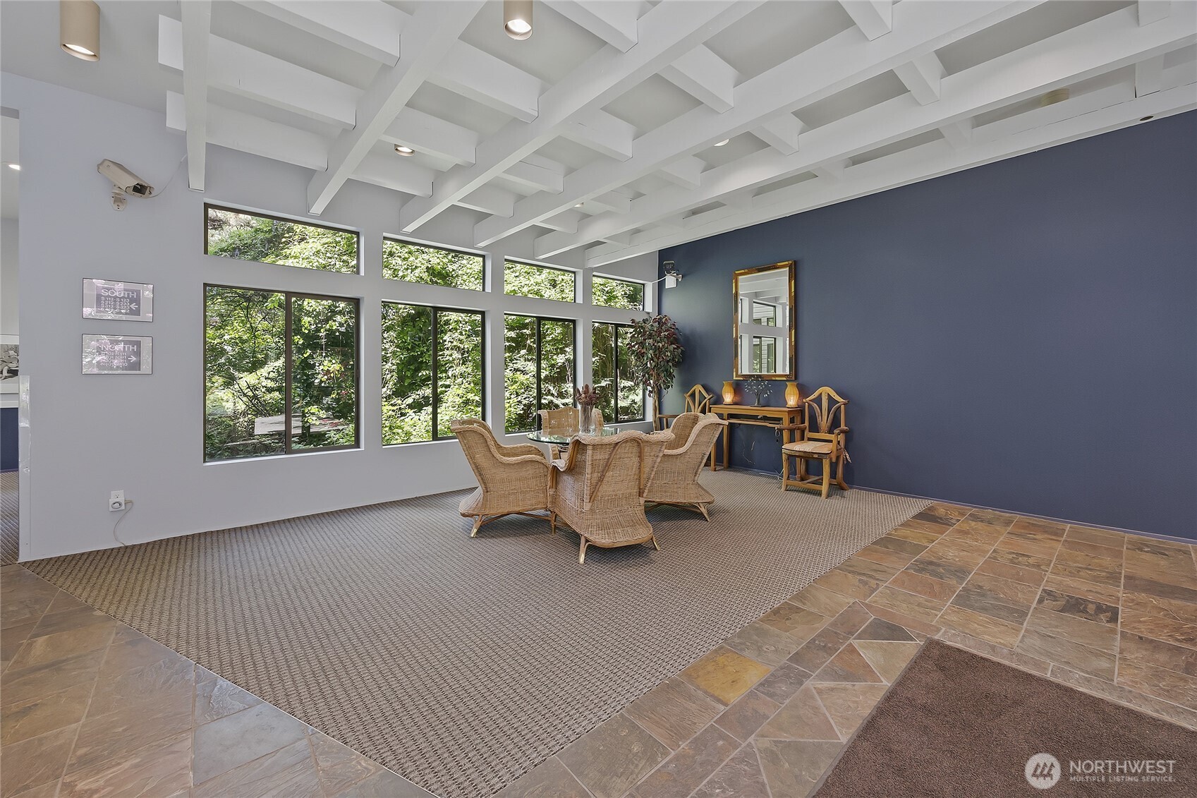 211 Summit Avenue E Unit: 405