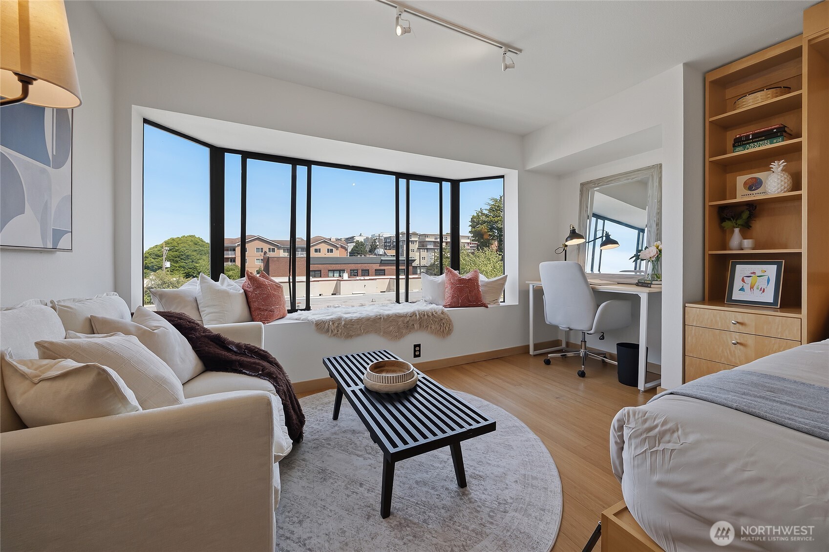 211 Summit Avenue E Unit: 405
