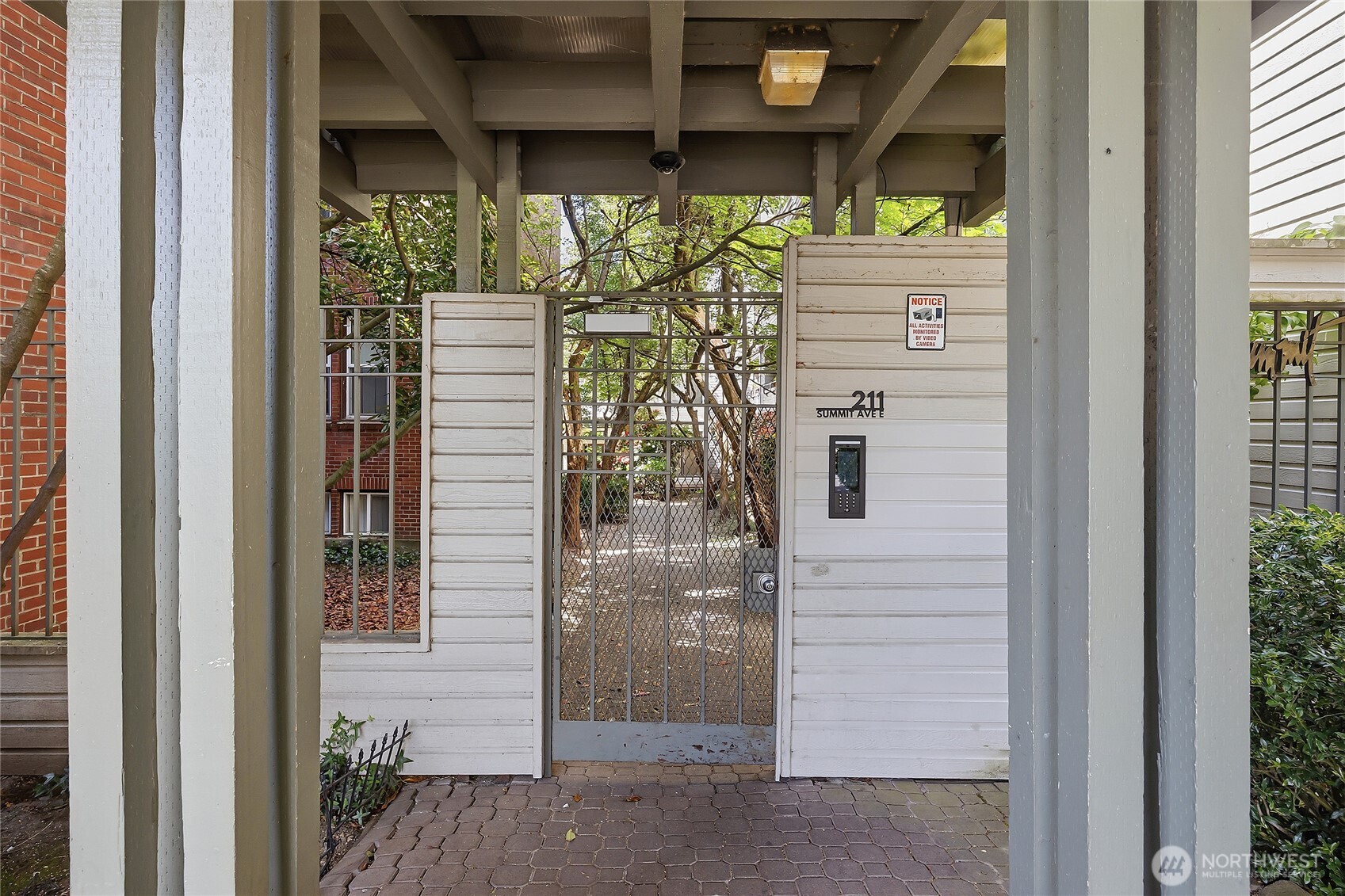 211 Summit Avenue E Unit: 405