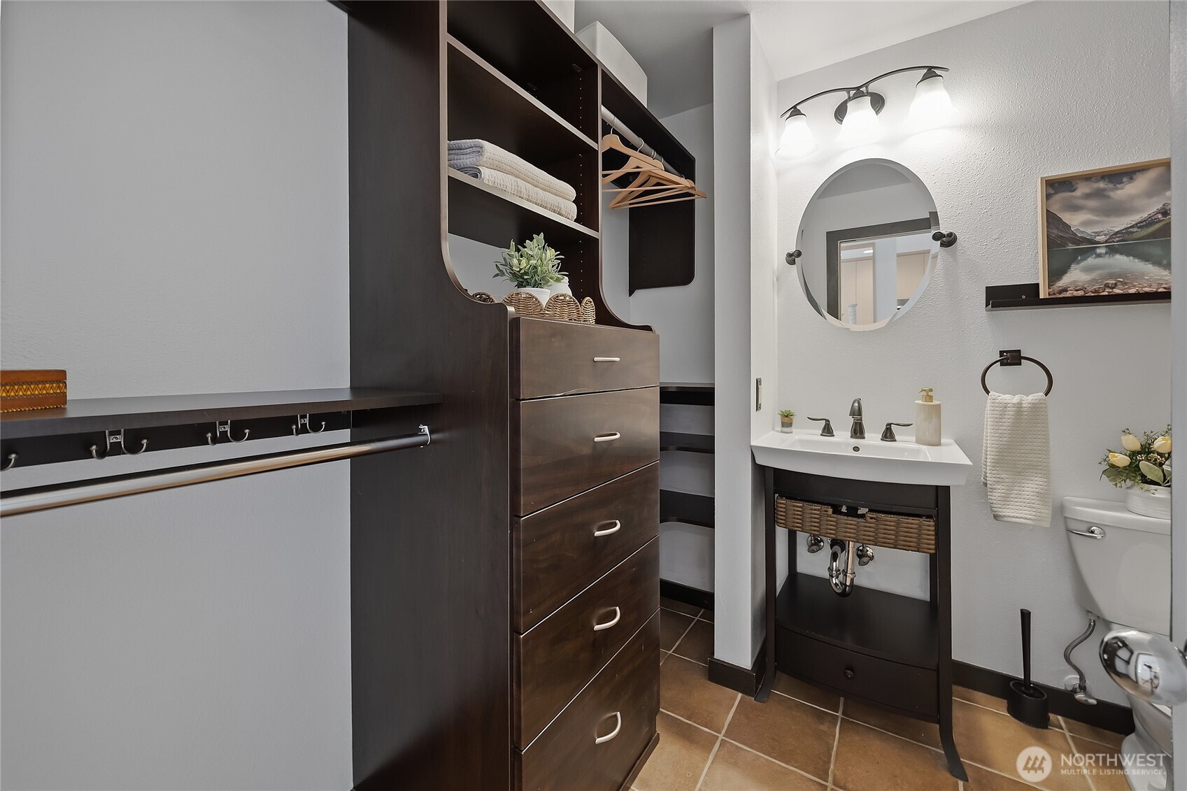211 Summit Avenue E Unit: 405