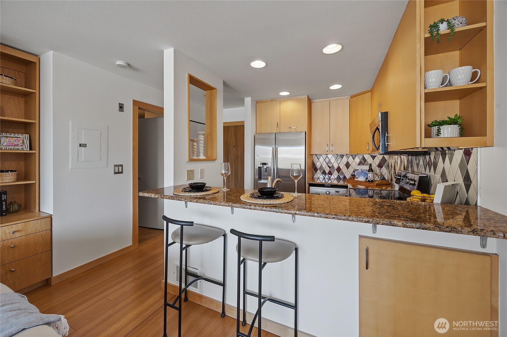 211 Summit Avenue E Unit: 405