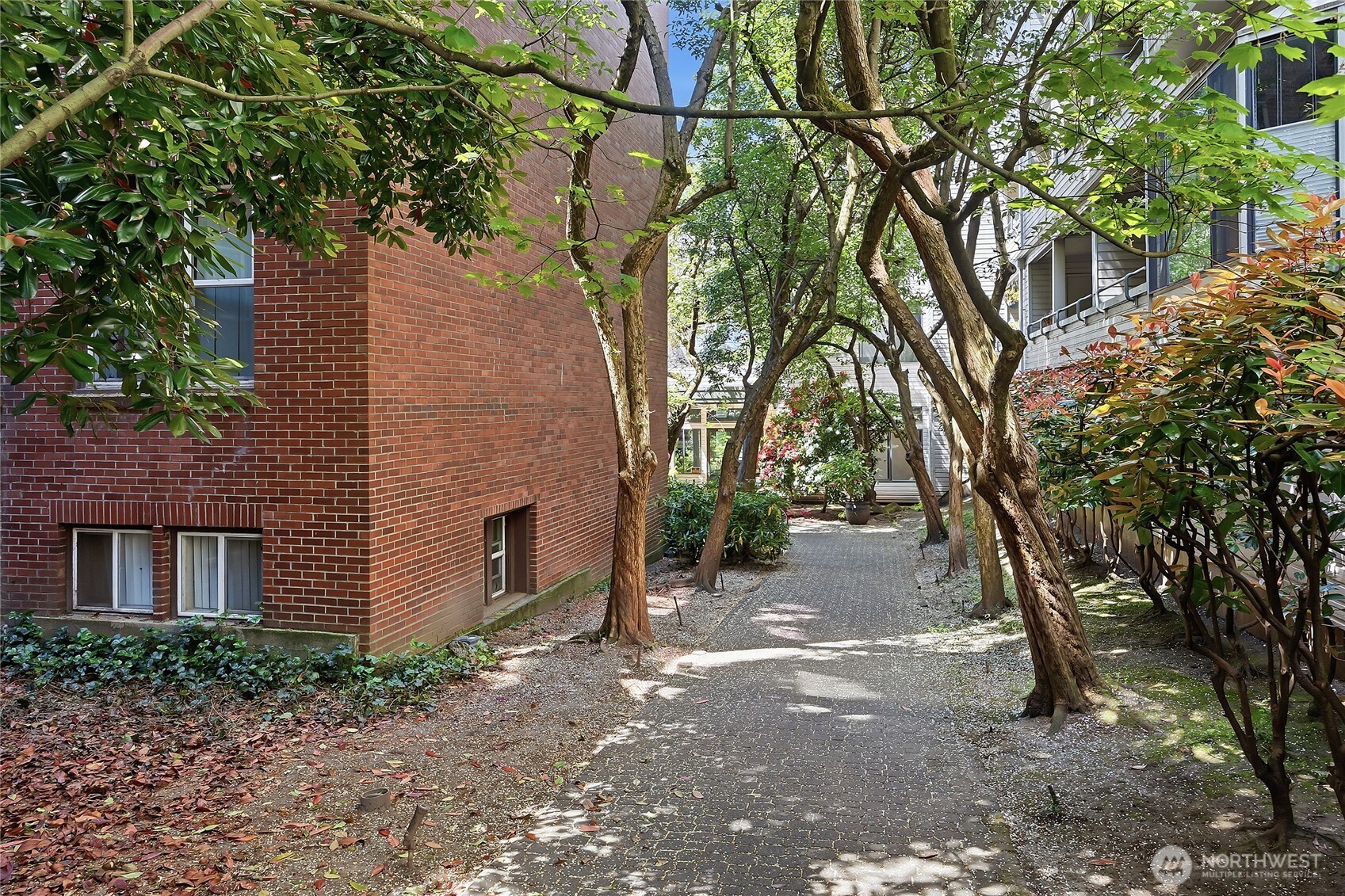 211 Summit Avenue E Unit: 405