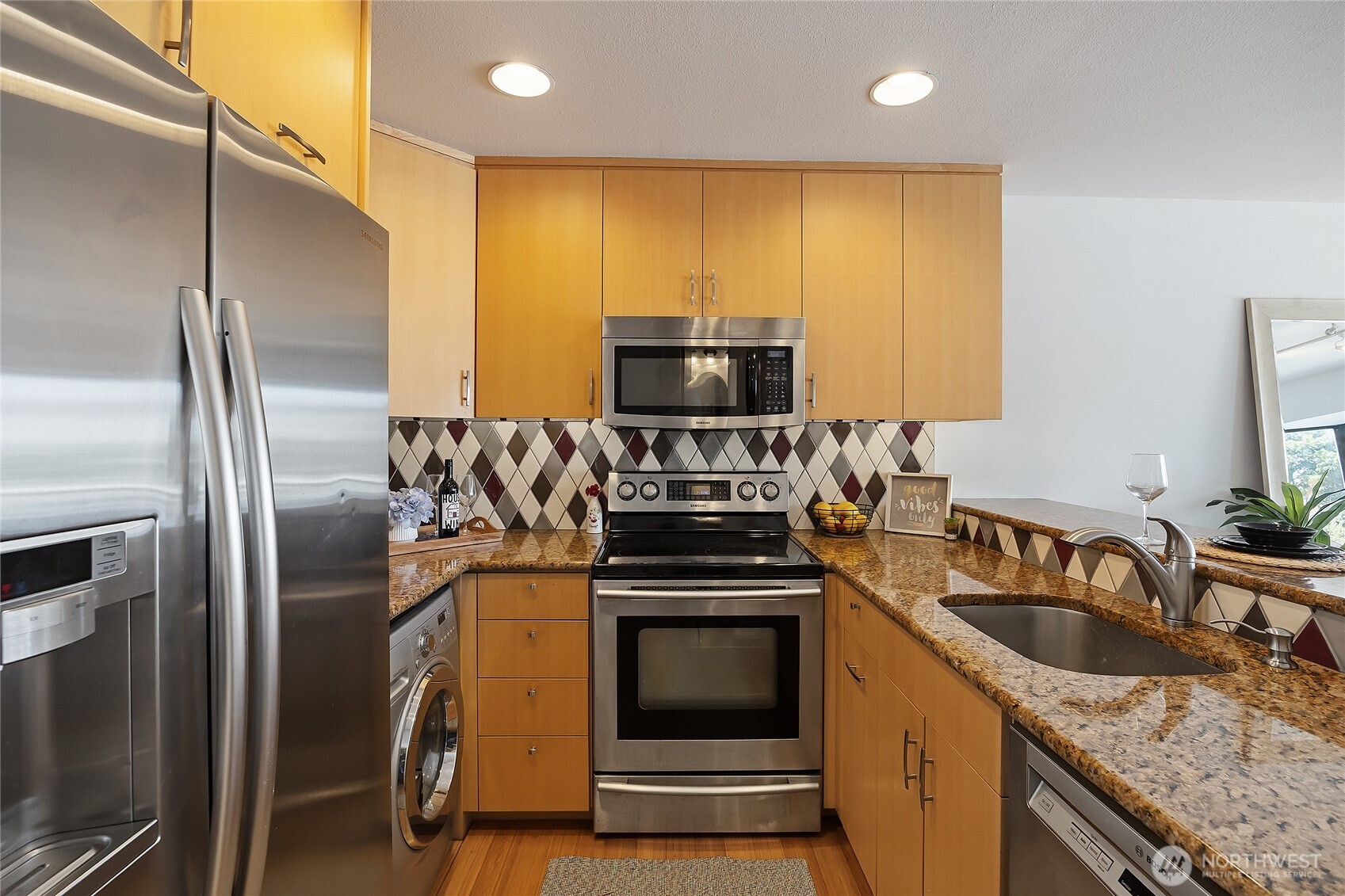 211 Summit Avenue E Unit: 405