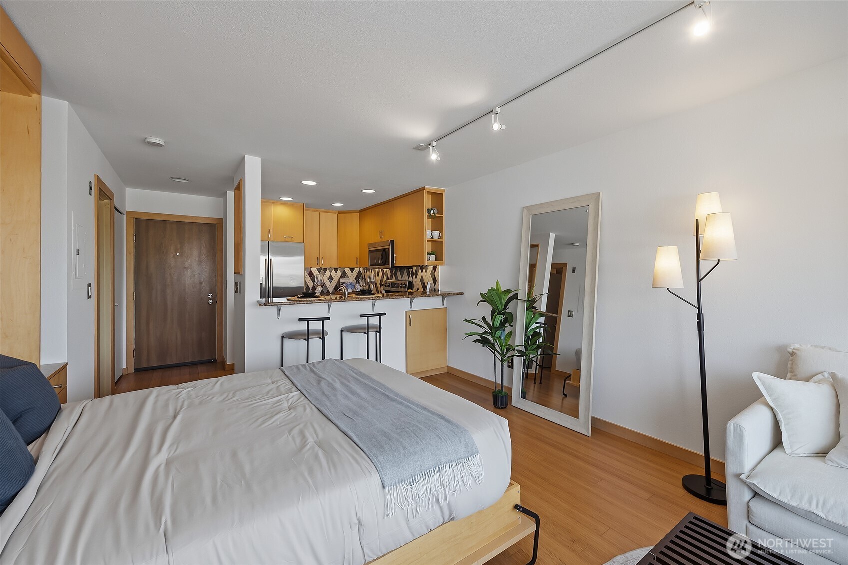 211 Summit Avenue E Unit: 405