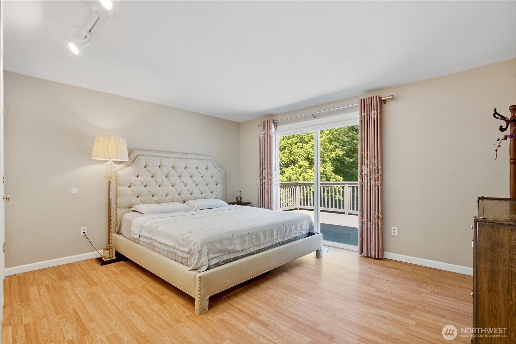 10606 NE 19th Place