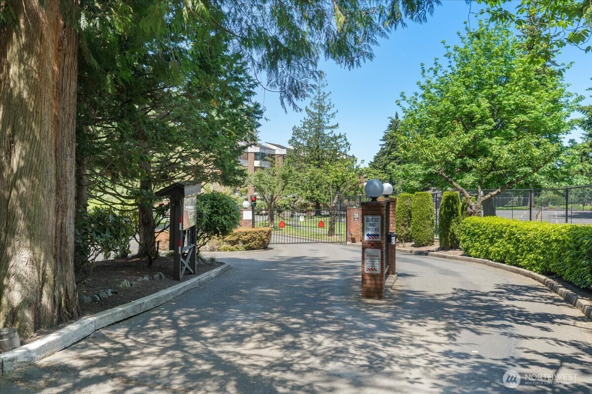 10823 Glen Acres Drive S Unit: B