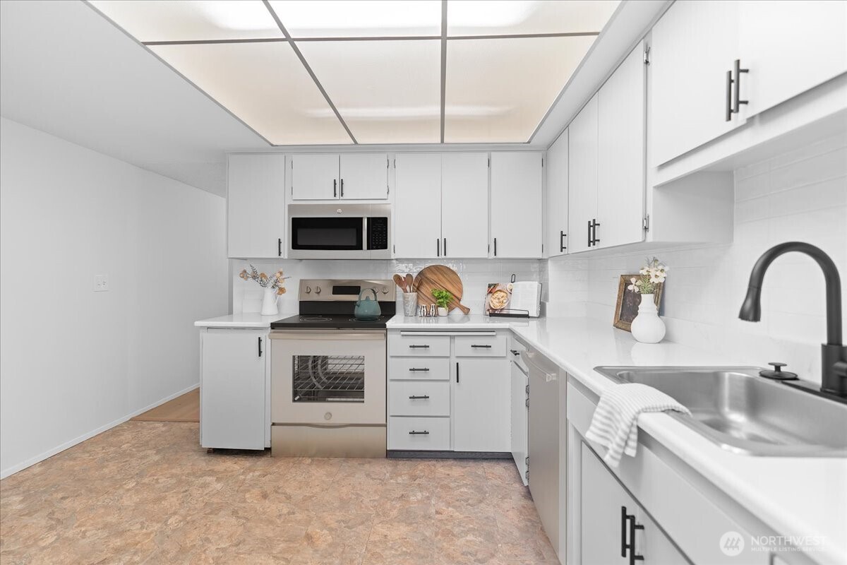 10823 Glen Acres Drive S Unit: B