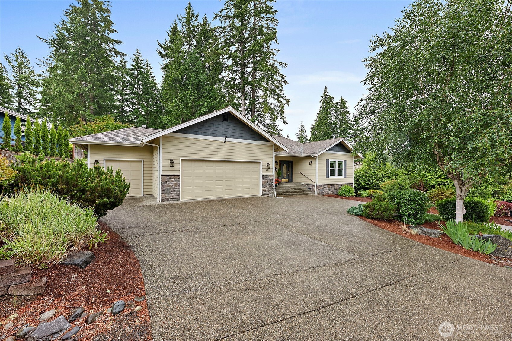321 E Fairway Dr