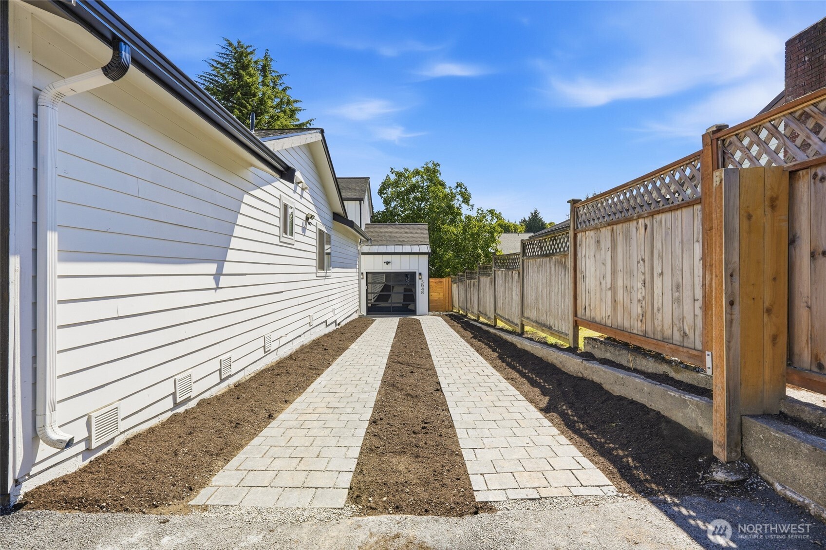 5948 18 Avenue SW Unit: 2