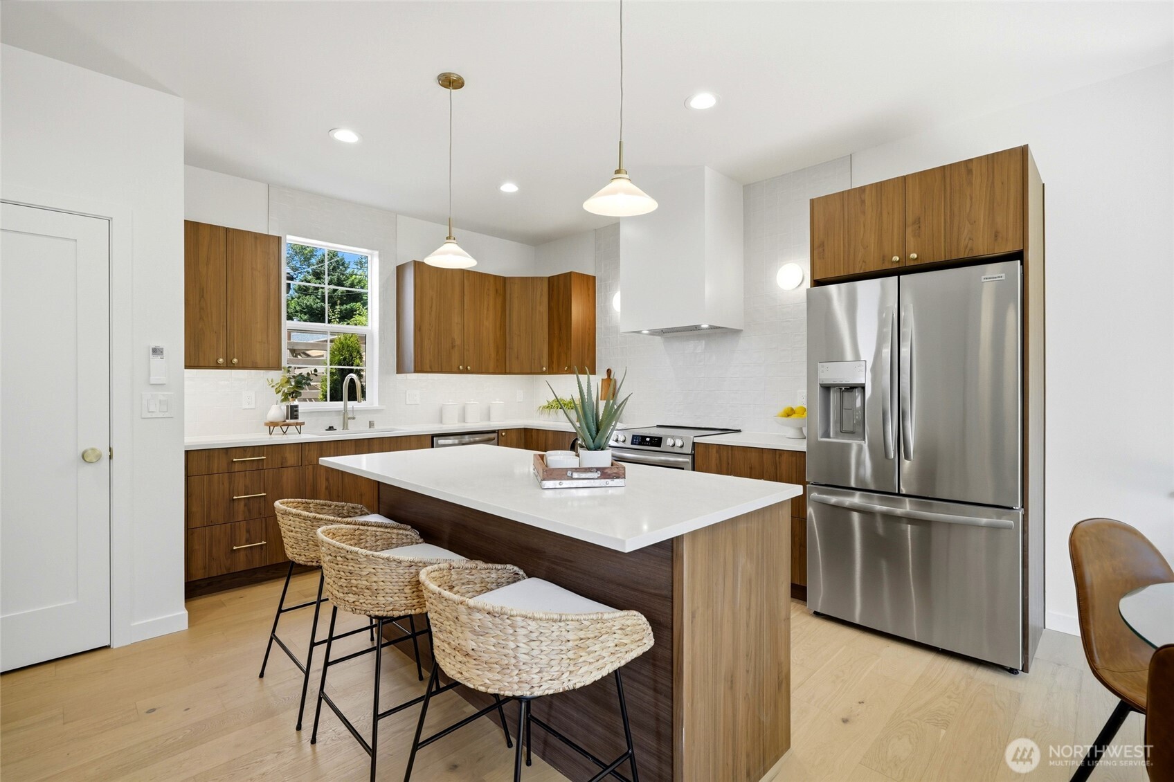 5948 18 Avenue SW Unit: 2