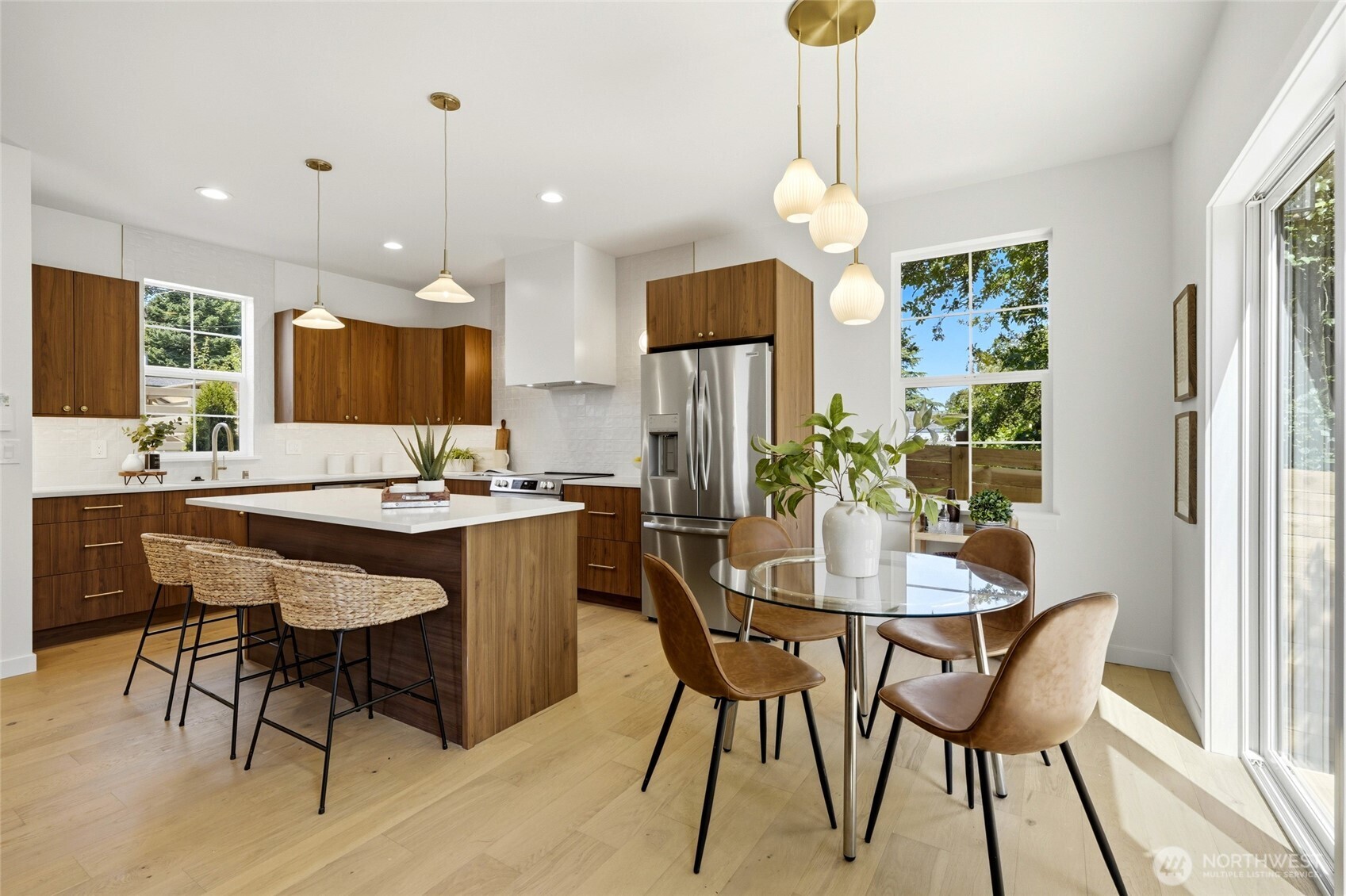 5948 18 Avenue SW Unit: 2