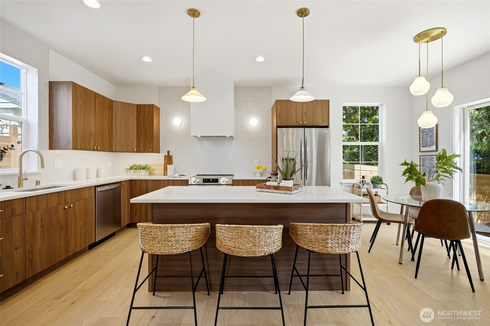 5948 18 Avenue SW Unit: 2