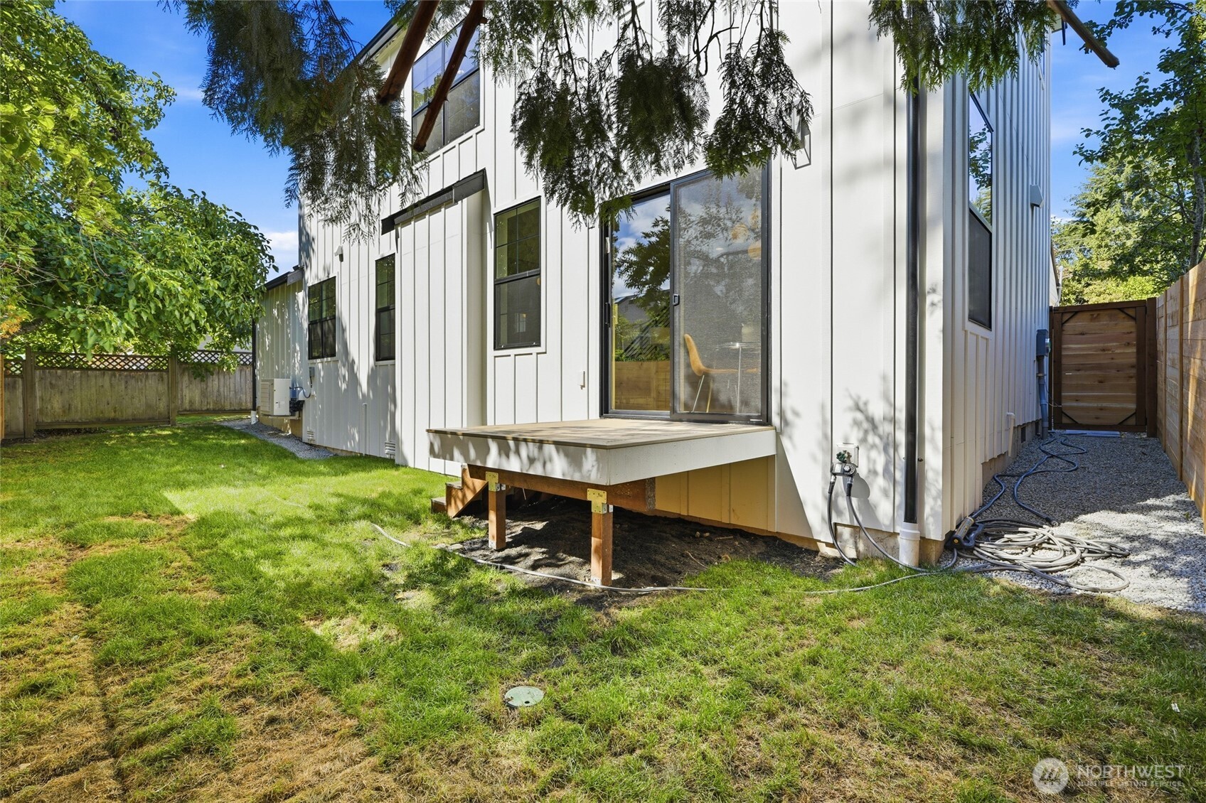 5948 18 Avenue SW Unit: 2
