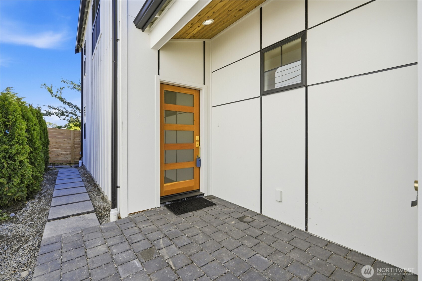 5948 18 Avenue SW Unit: 2