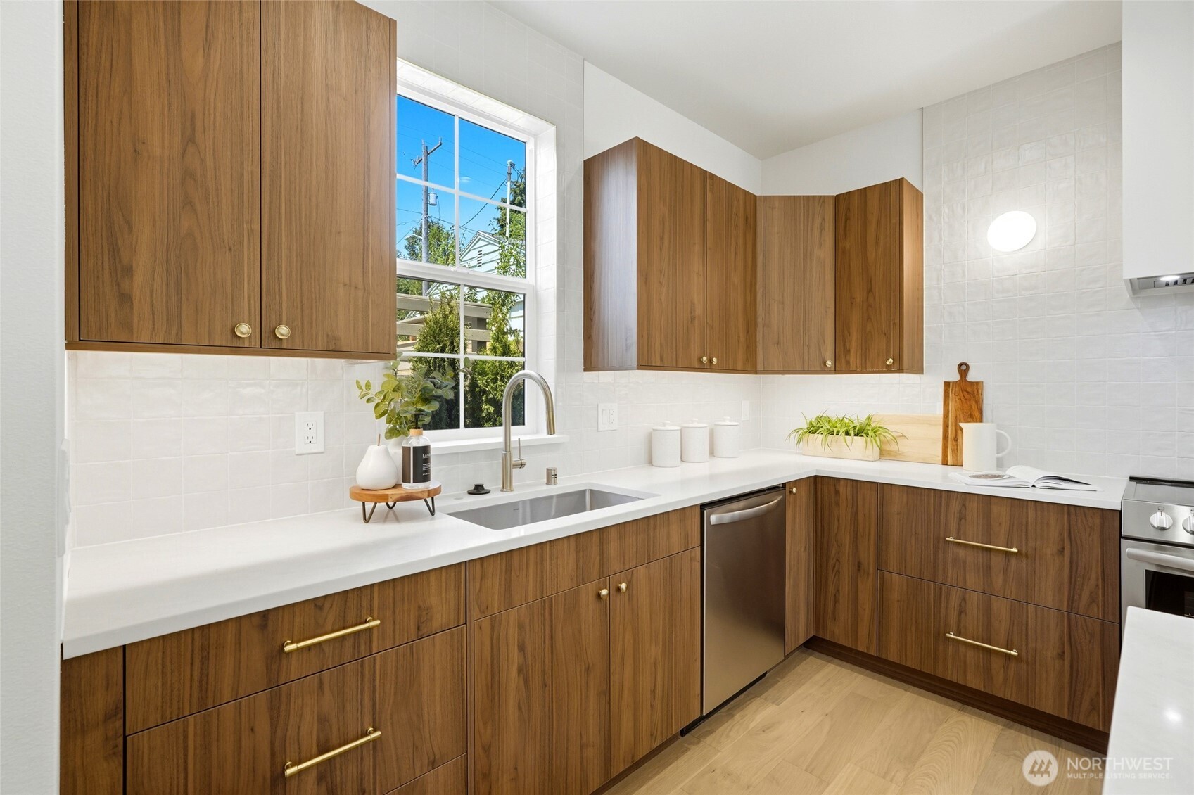 5948 18 Avenue SW Unit: 2