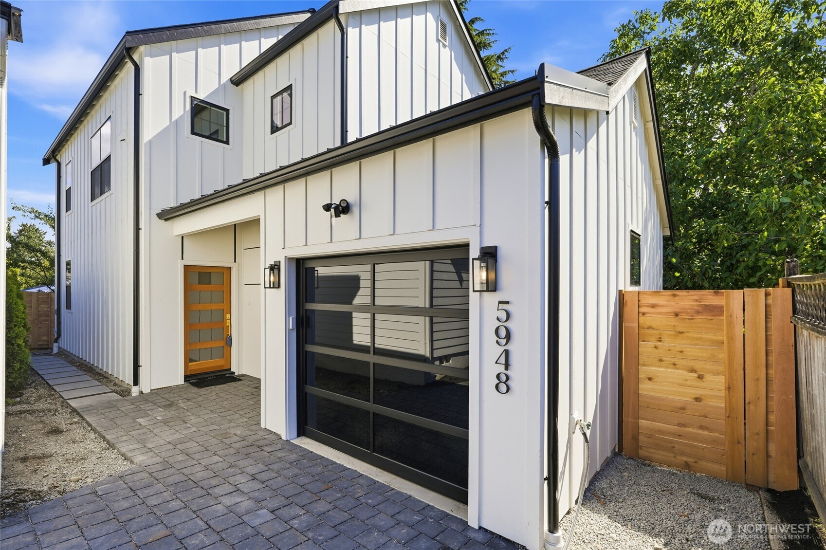 5948 18 Avenue SW Unit: 2