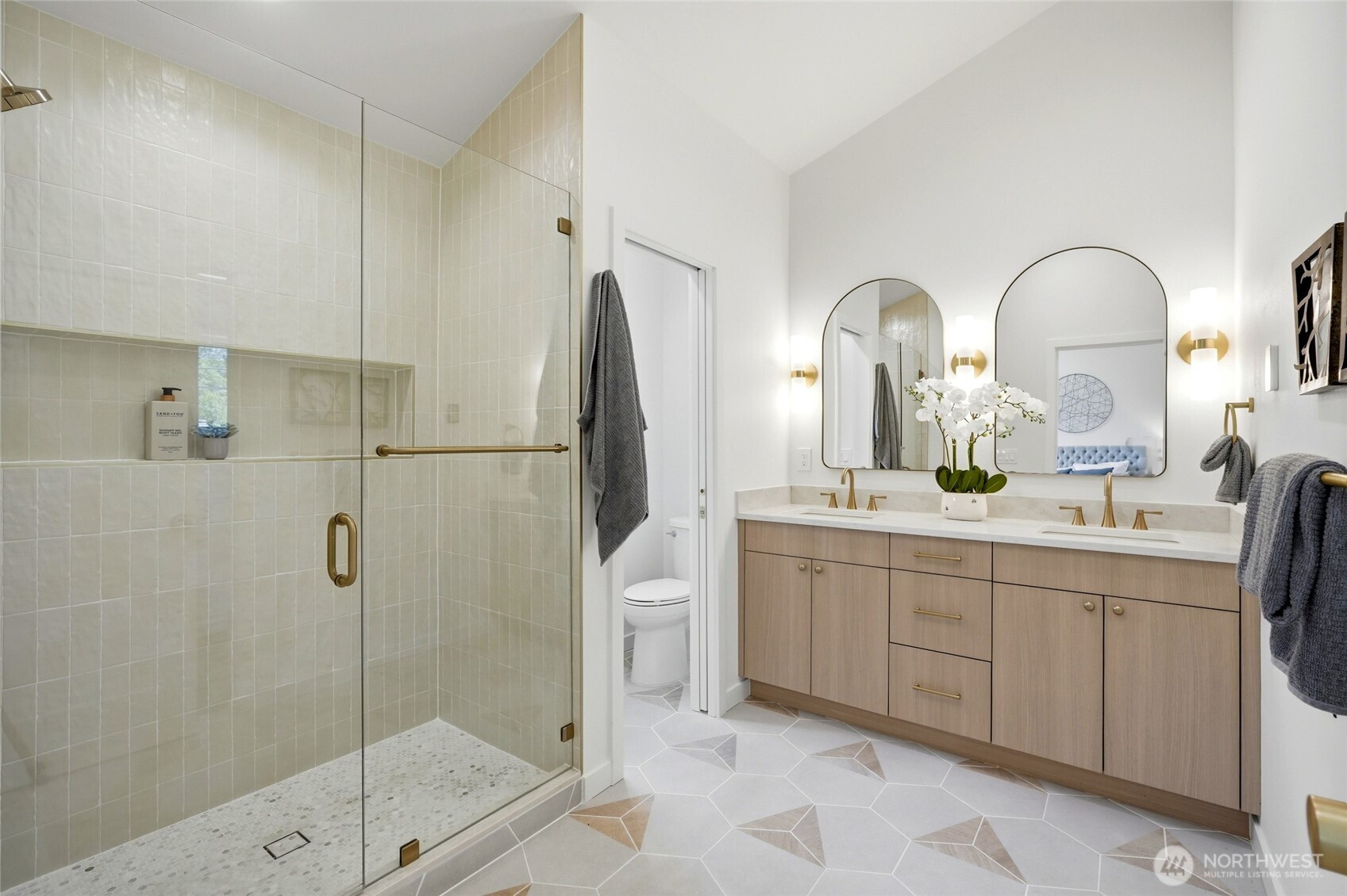 5948 18 Avenue SW Unit: 2