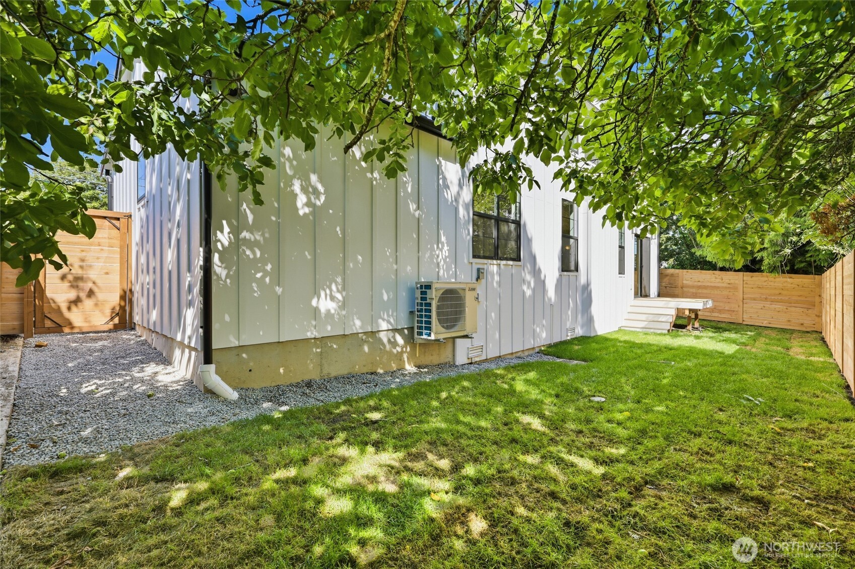 5948 18 Avenue SW Unit: 2