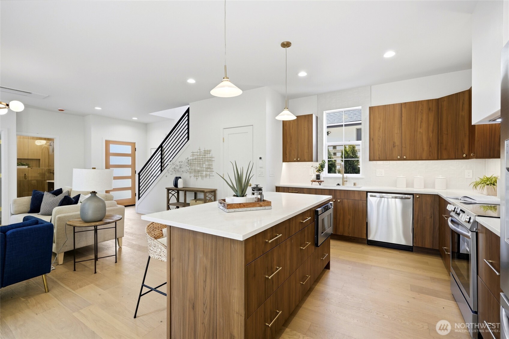 5948 18 Avenue SW Unit: 2