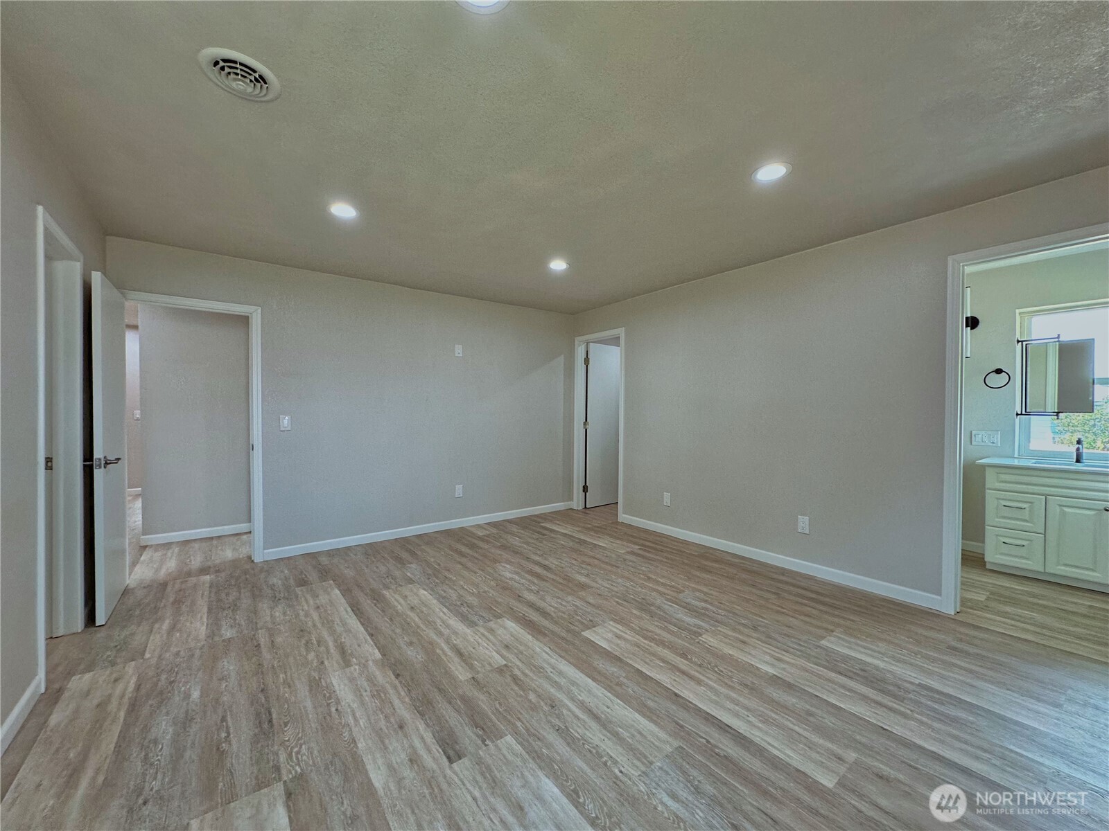 1013 River Drive