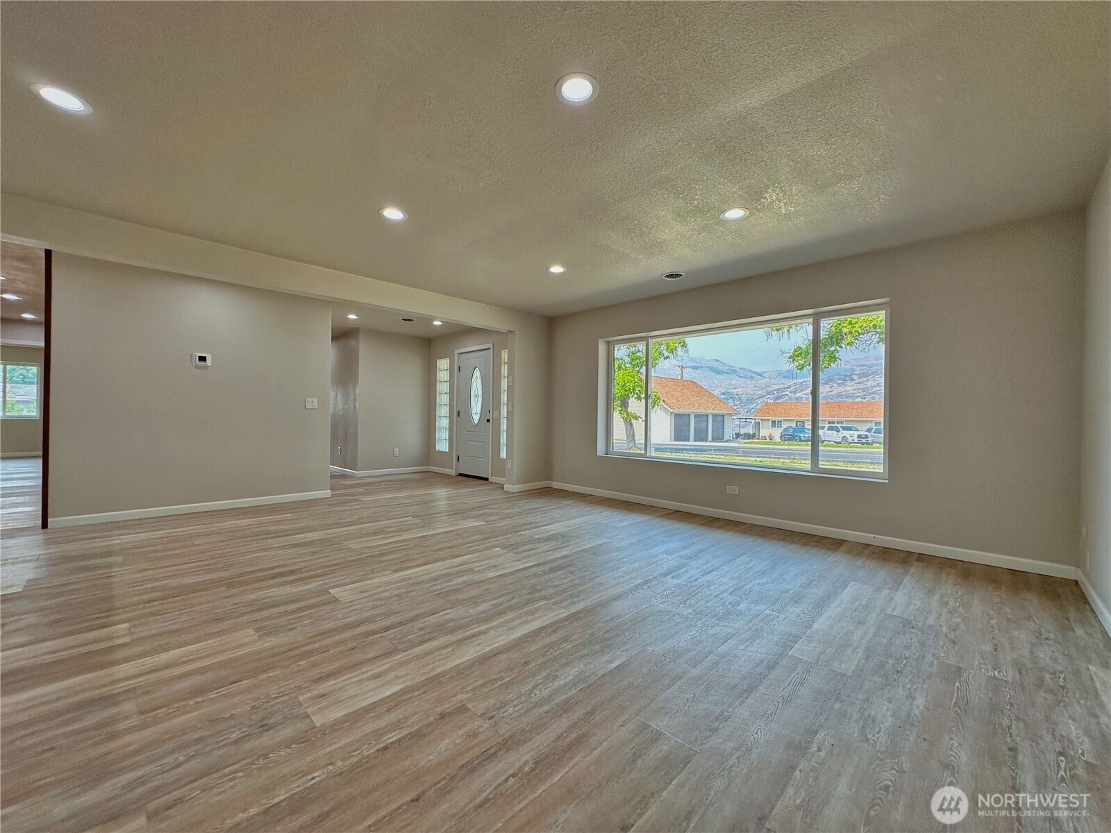 1013 River Drive