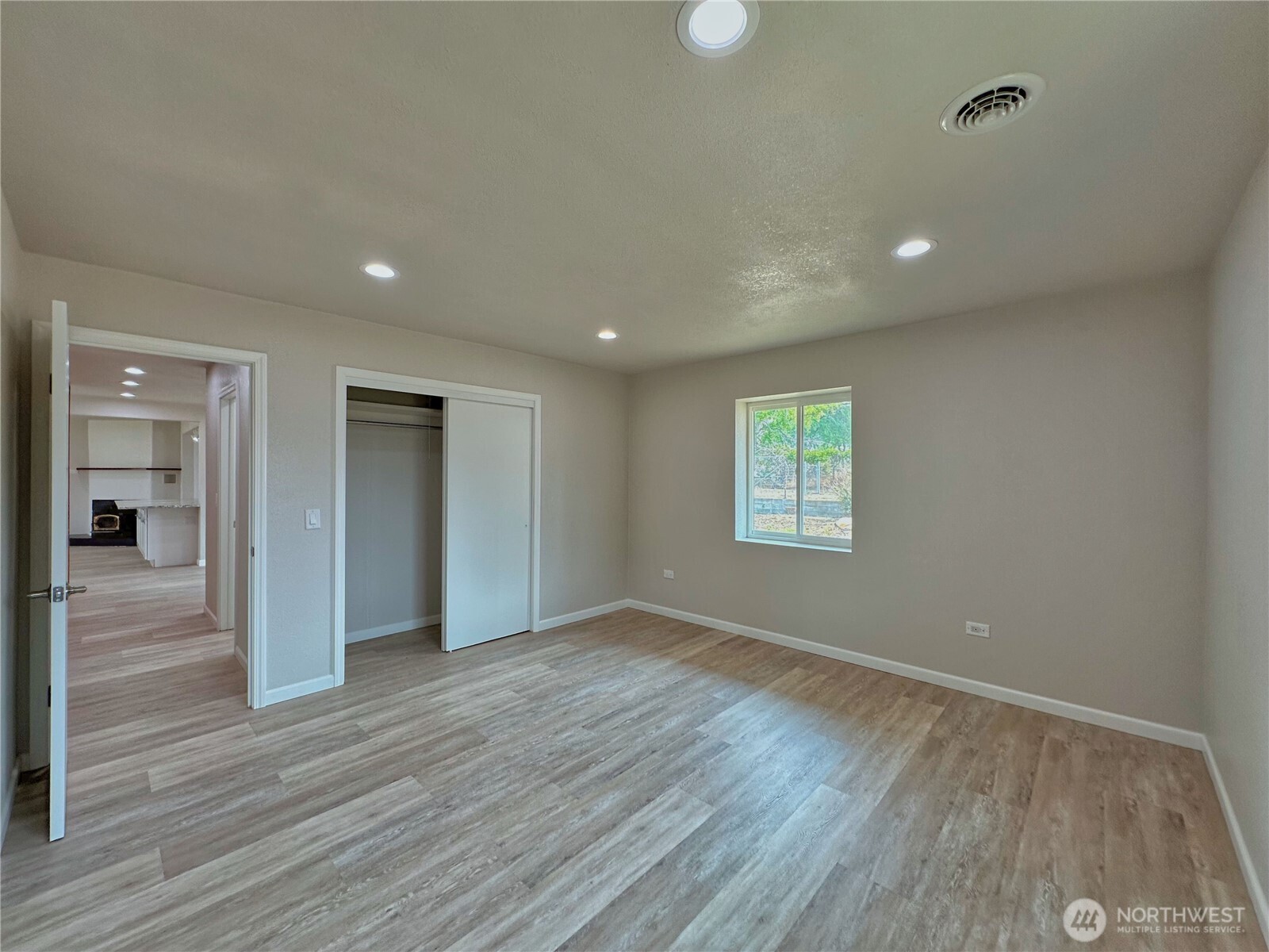 1013 River Drive