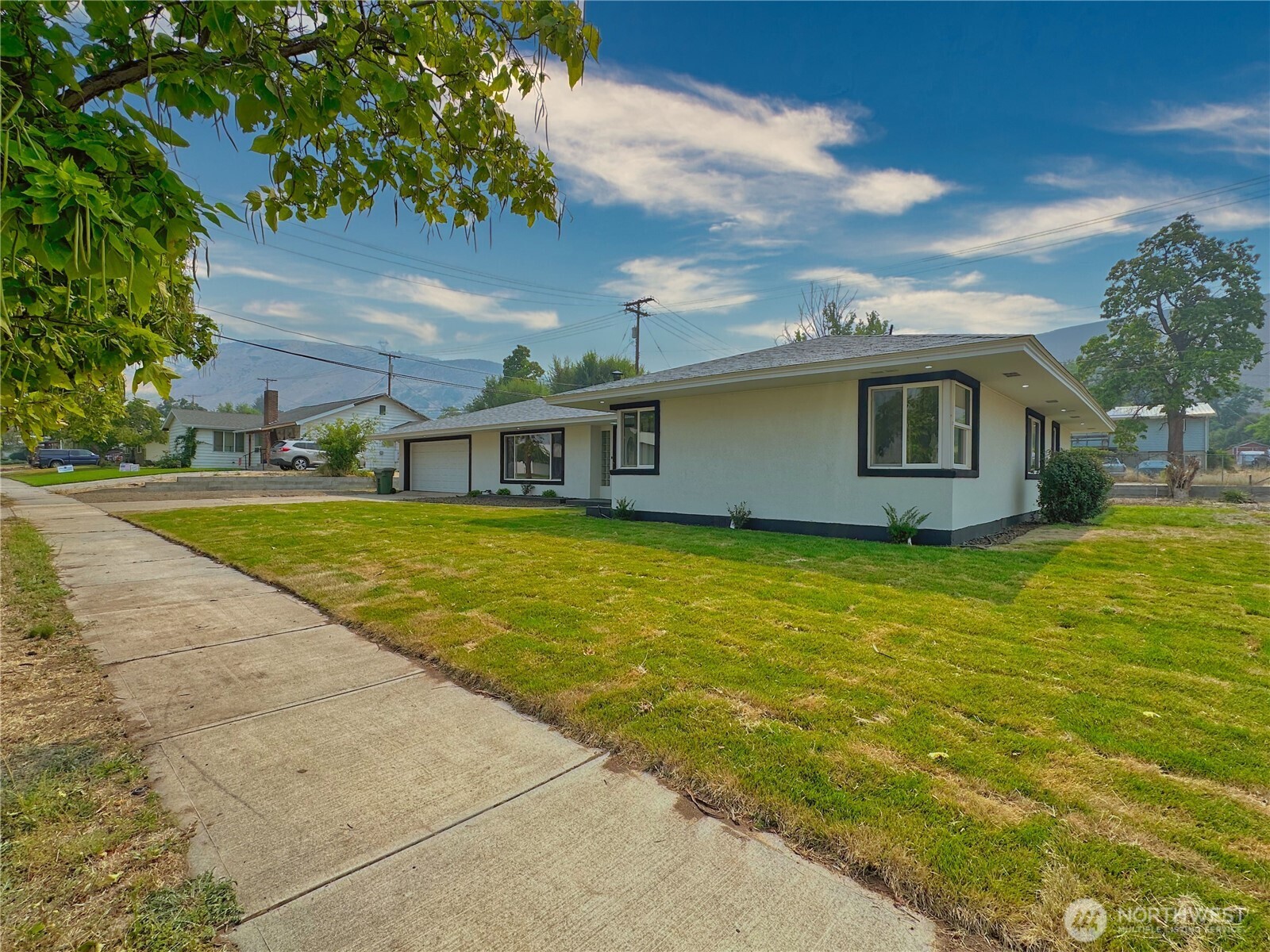 1013 River Drive