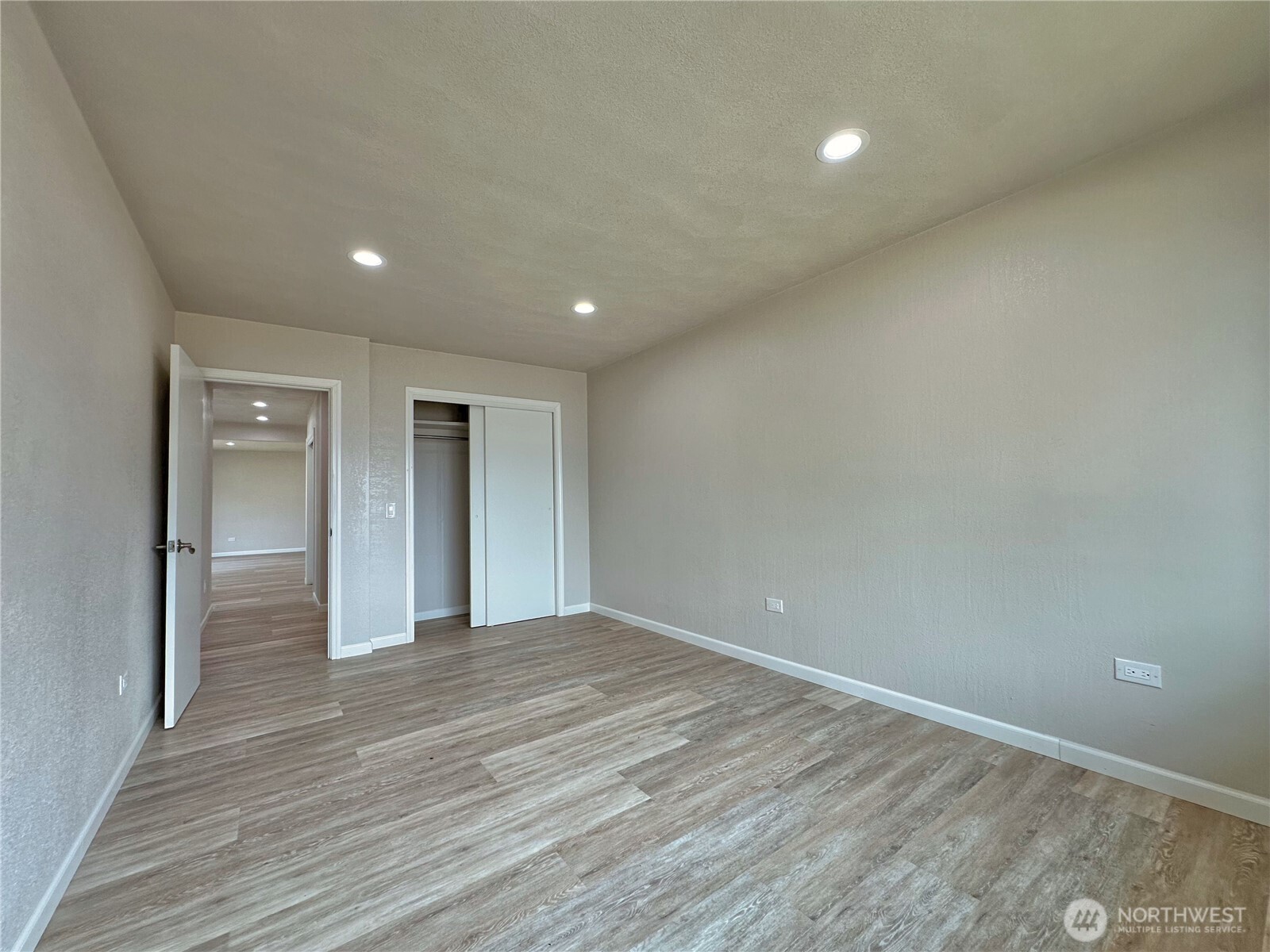 1013 River Drive